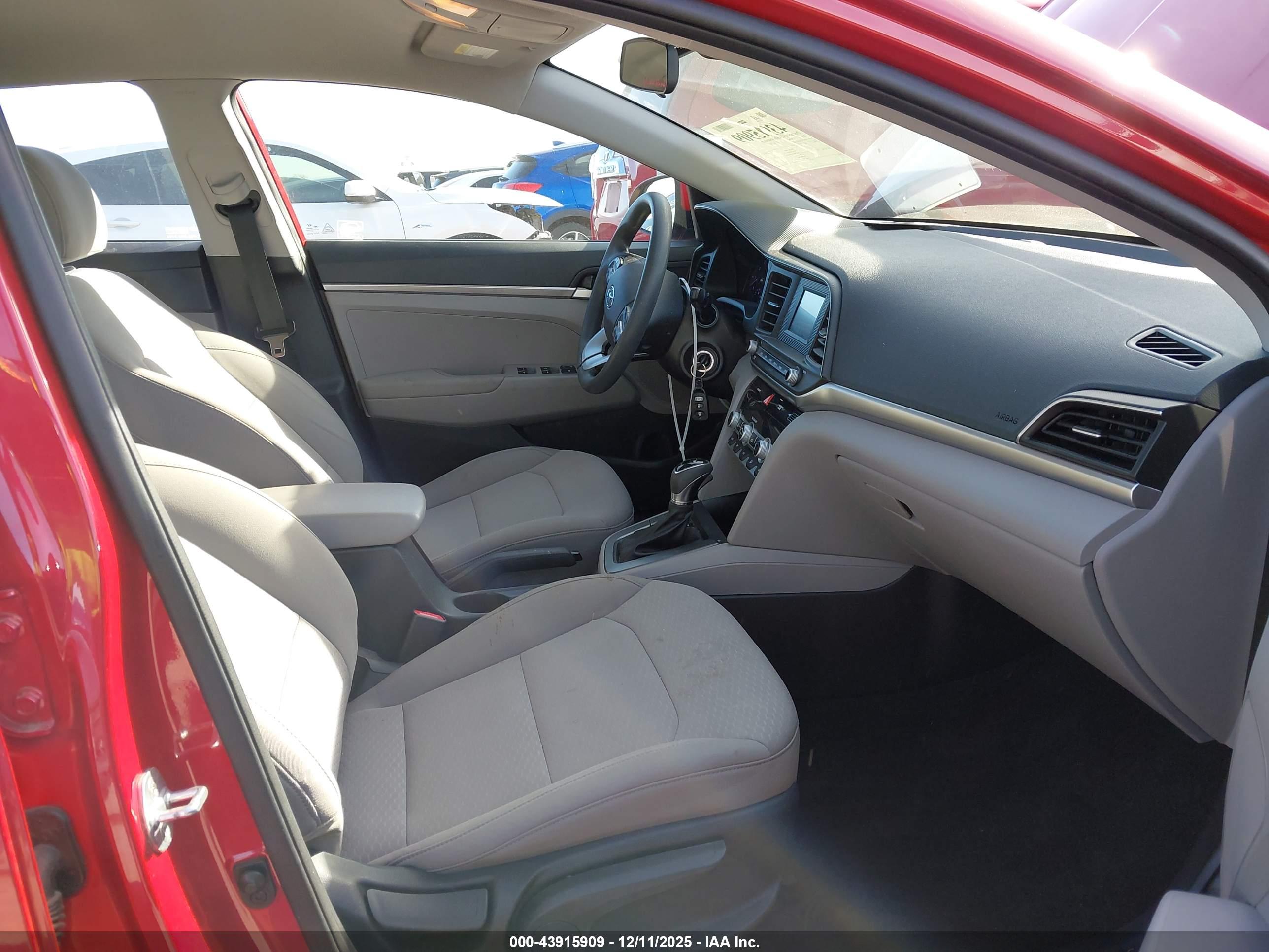 HYUNDAI ELANTRA image 5