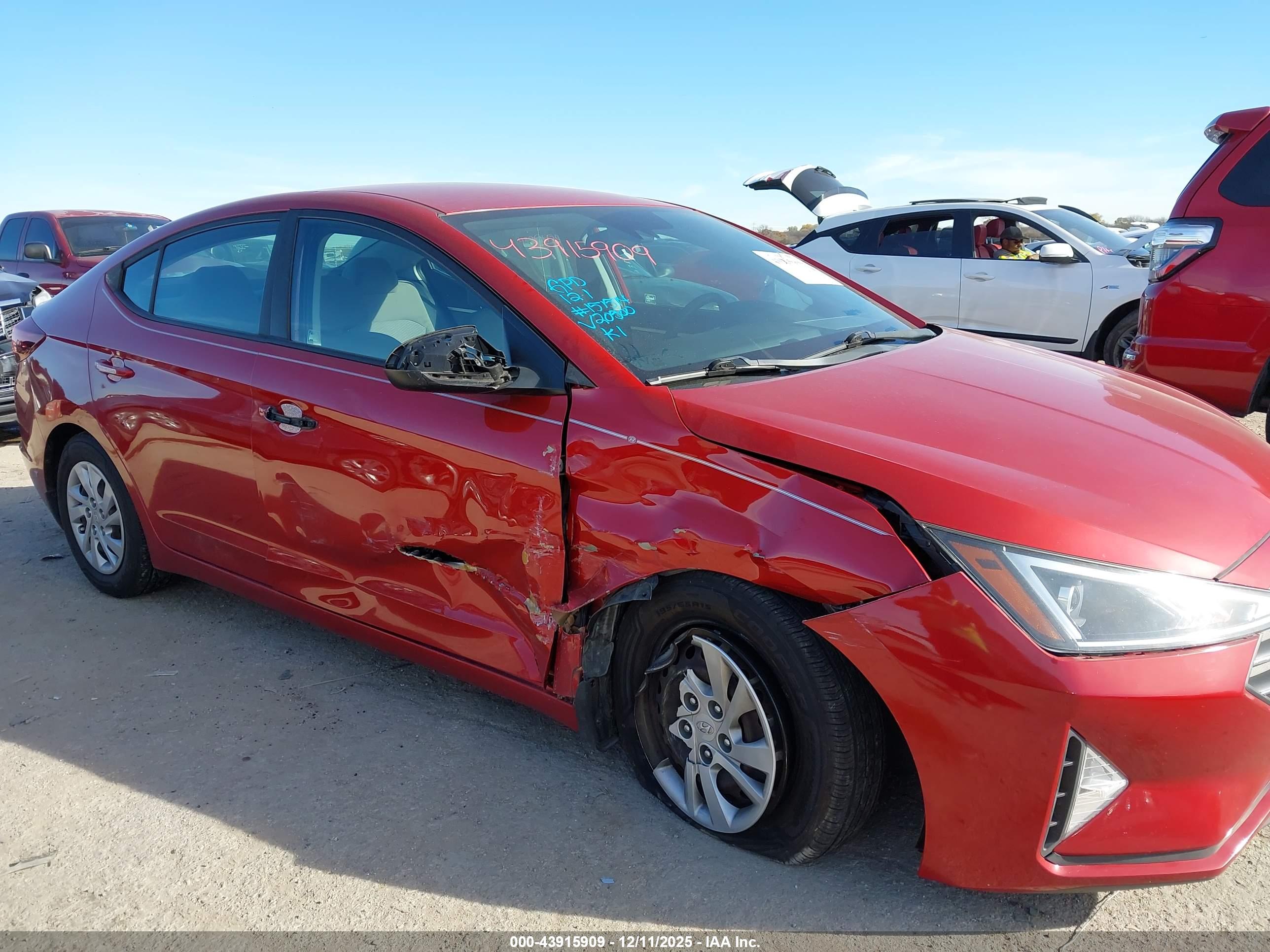 HYUNDAI ELANTRA image 6