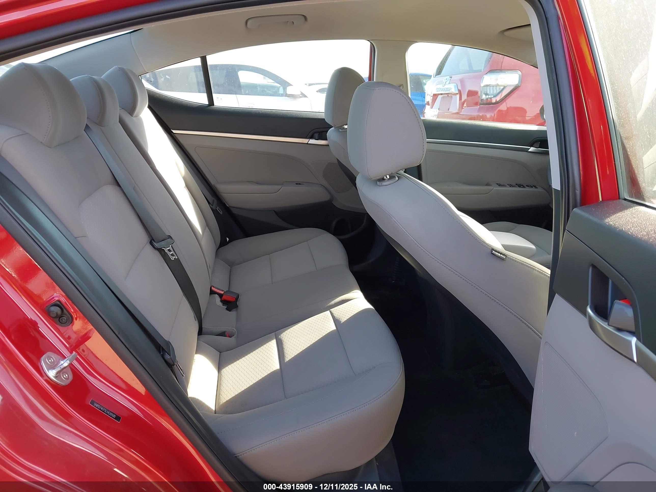 HYUNDAI ELANTRA image 8
