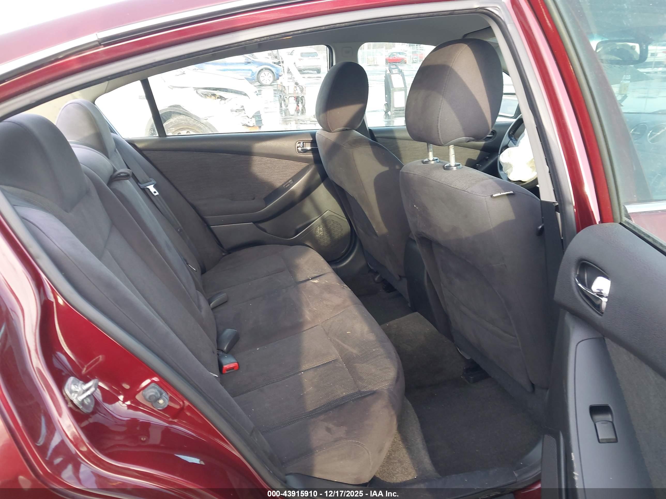 NISSAN ALTIMA image 8