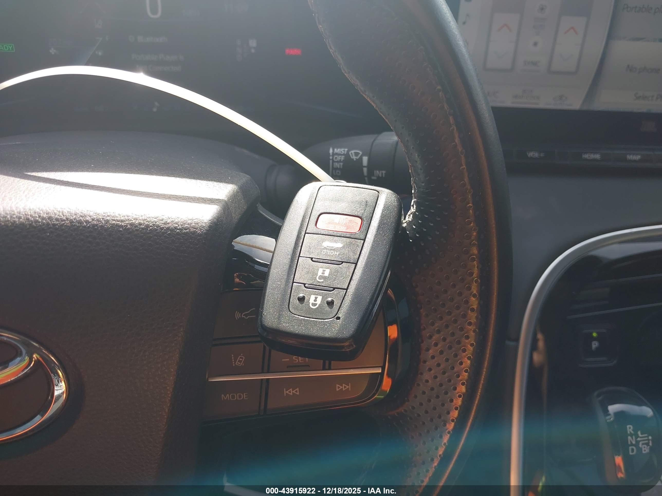 TOYOTA MIRAI image 11