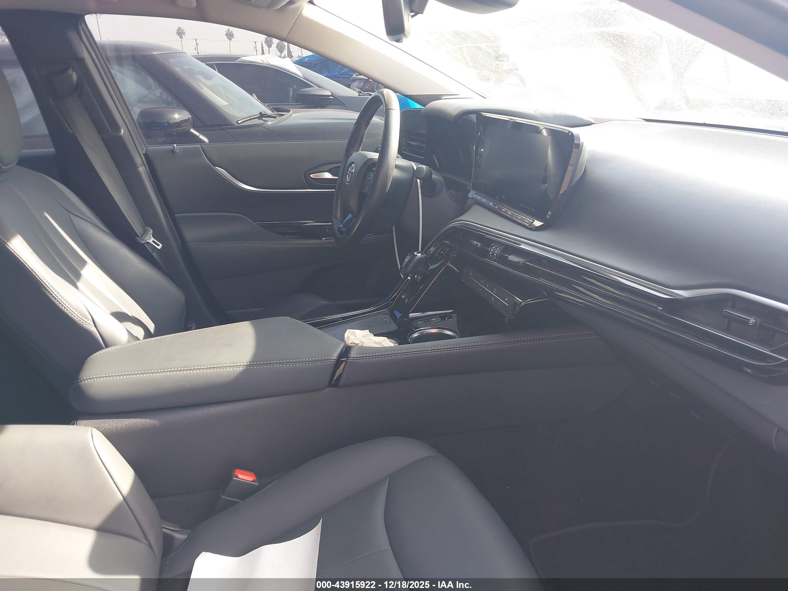TOYOTA MIRAI image 5