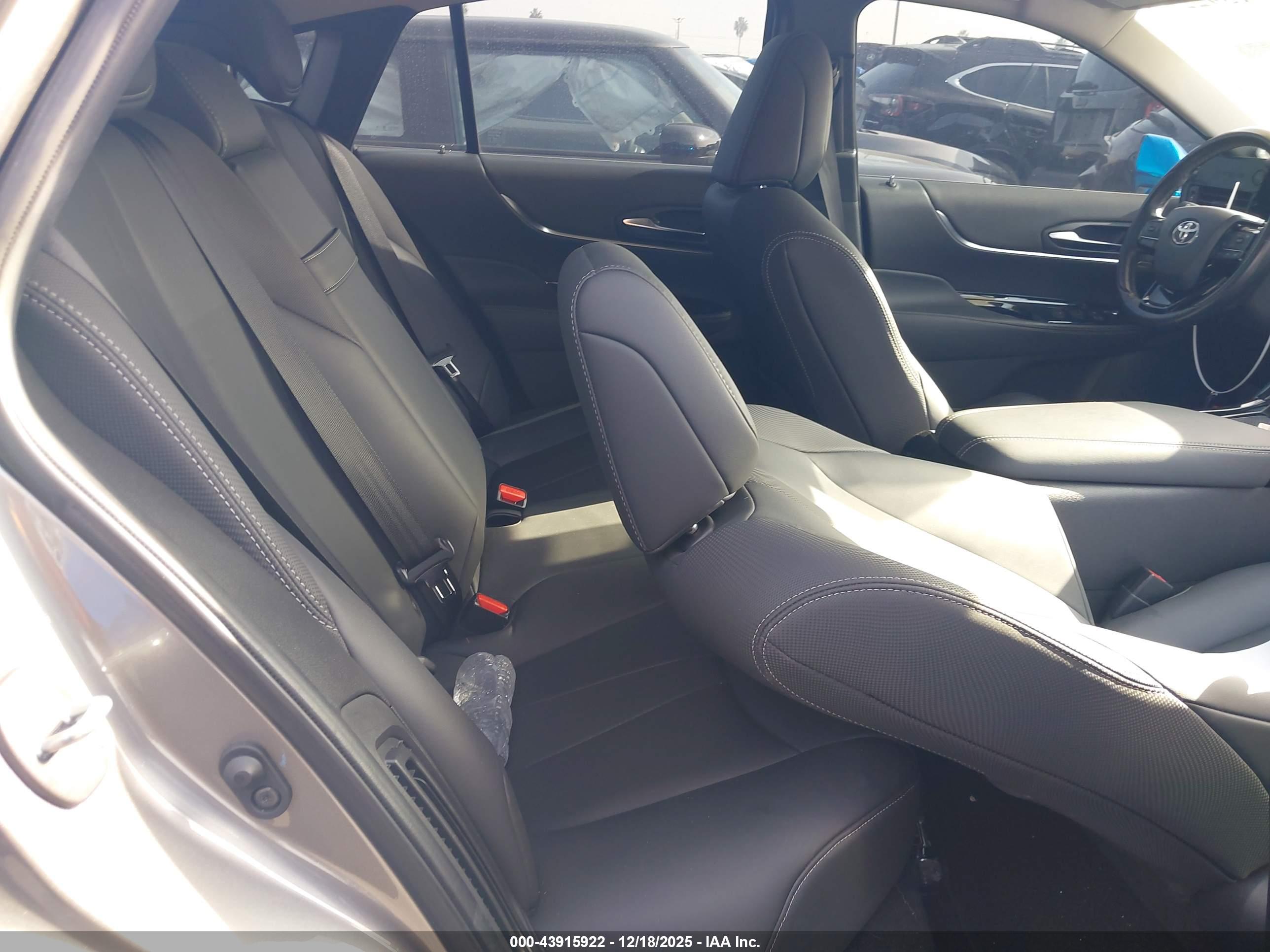 TOYOTA MIRAI image 8