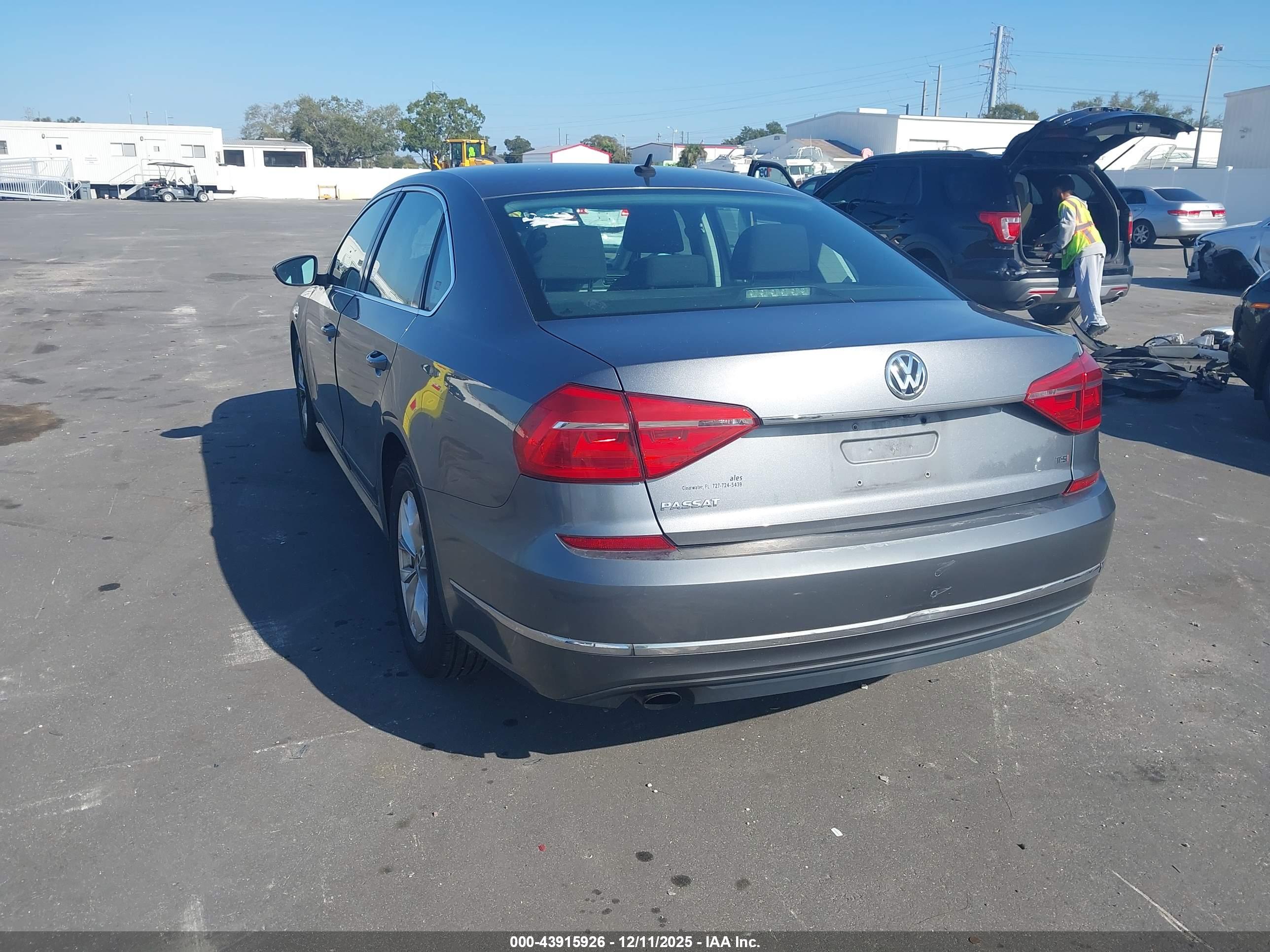 VOLKSWAGEN PASSAT image 3