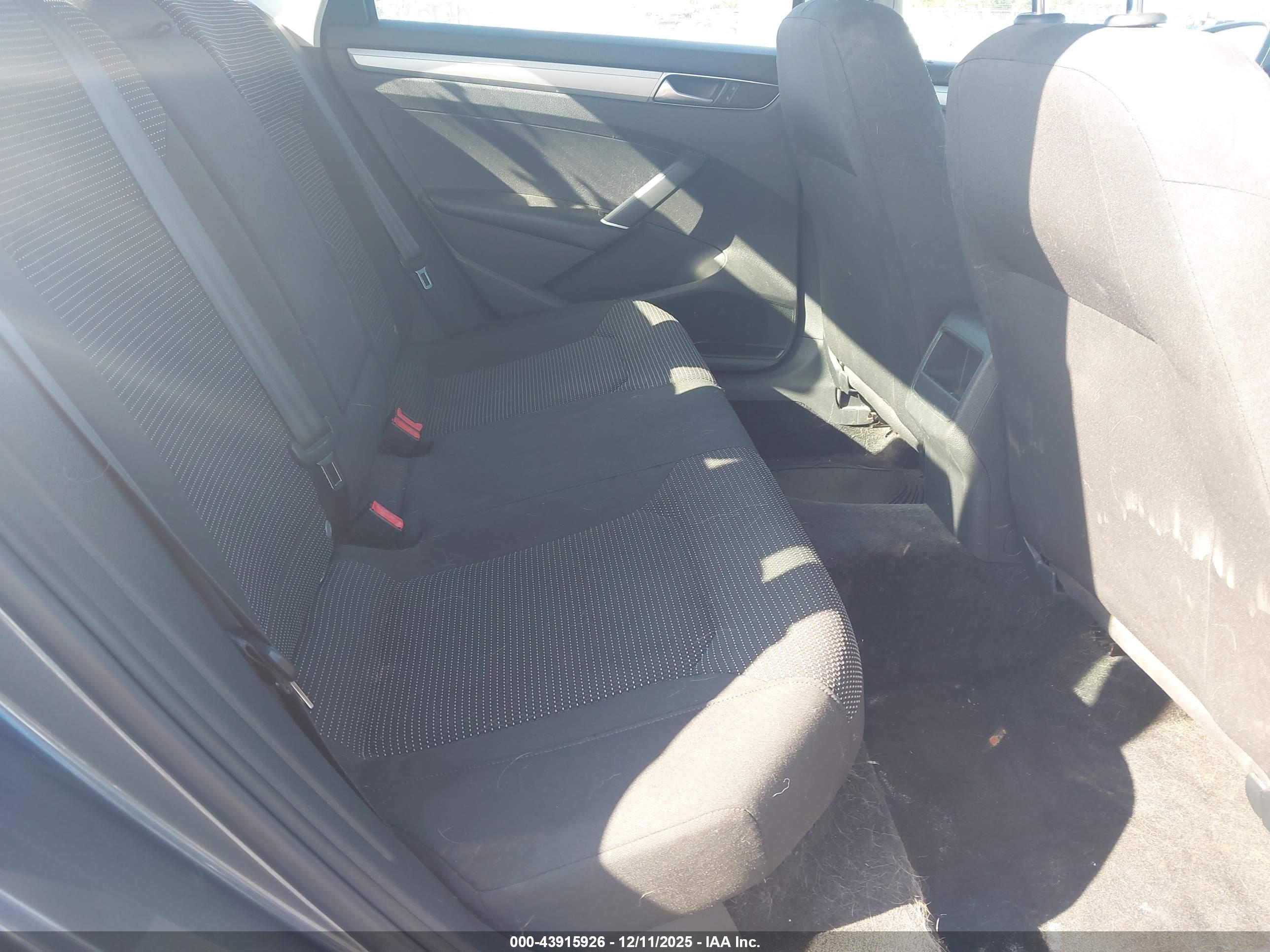 VOLKSWAGEN PASSAT image 8