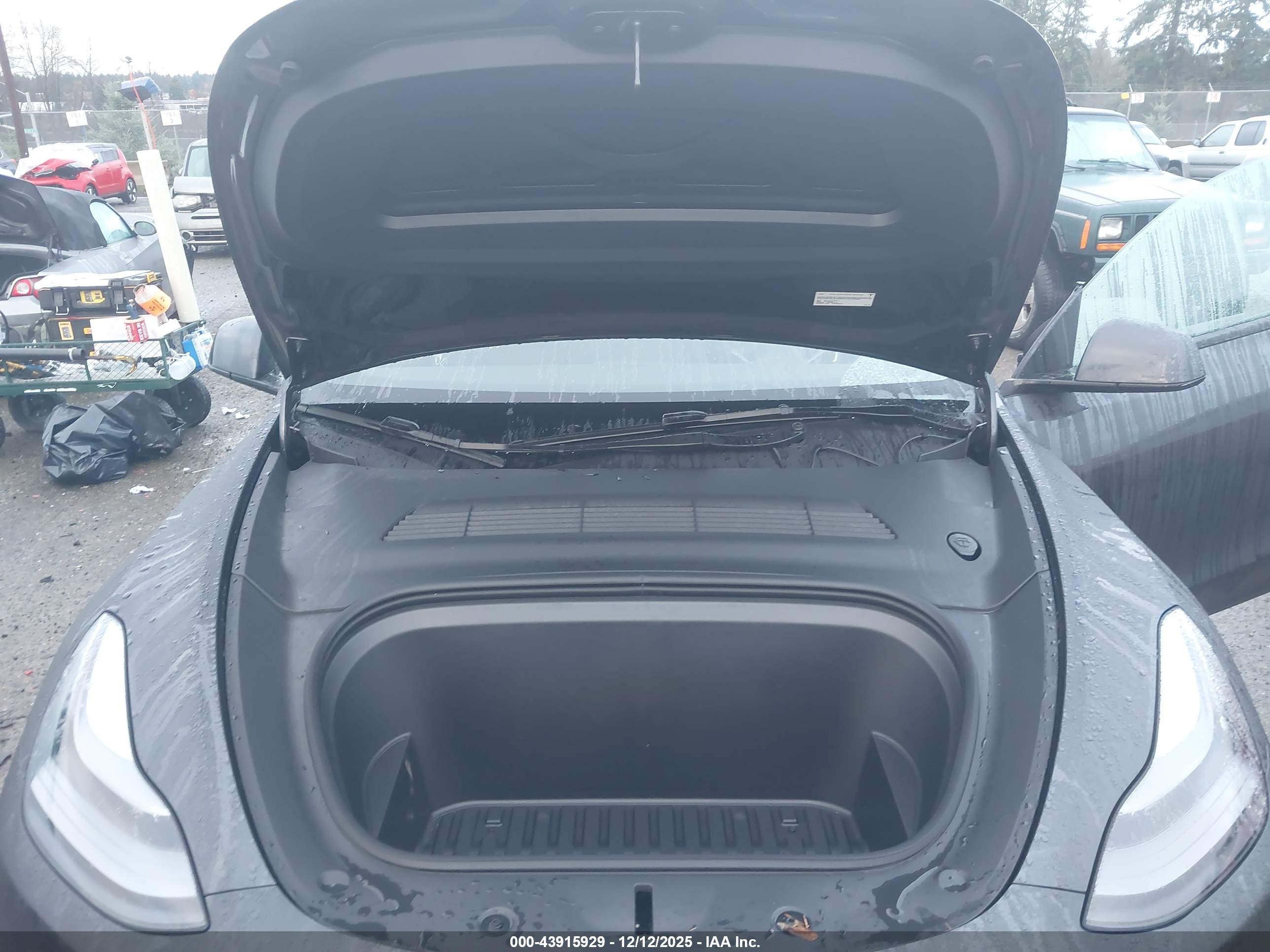 TESLA MODEL image 10
