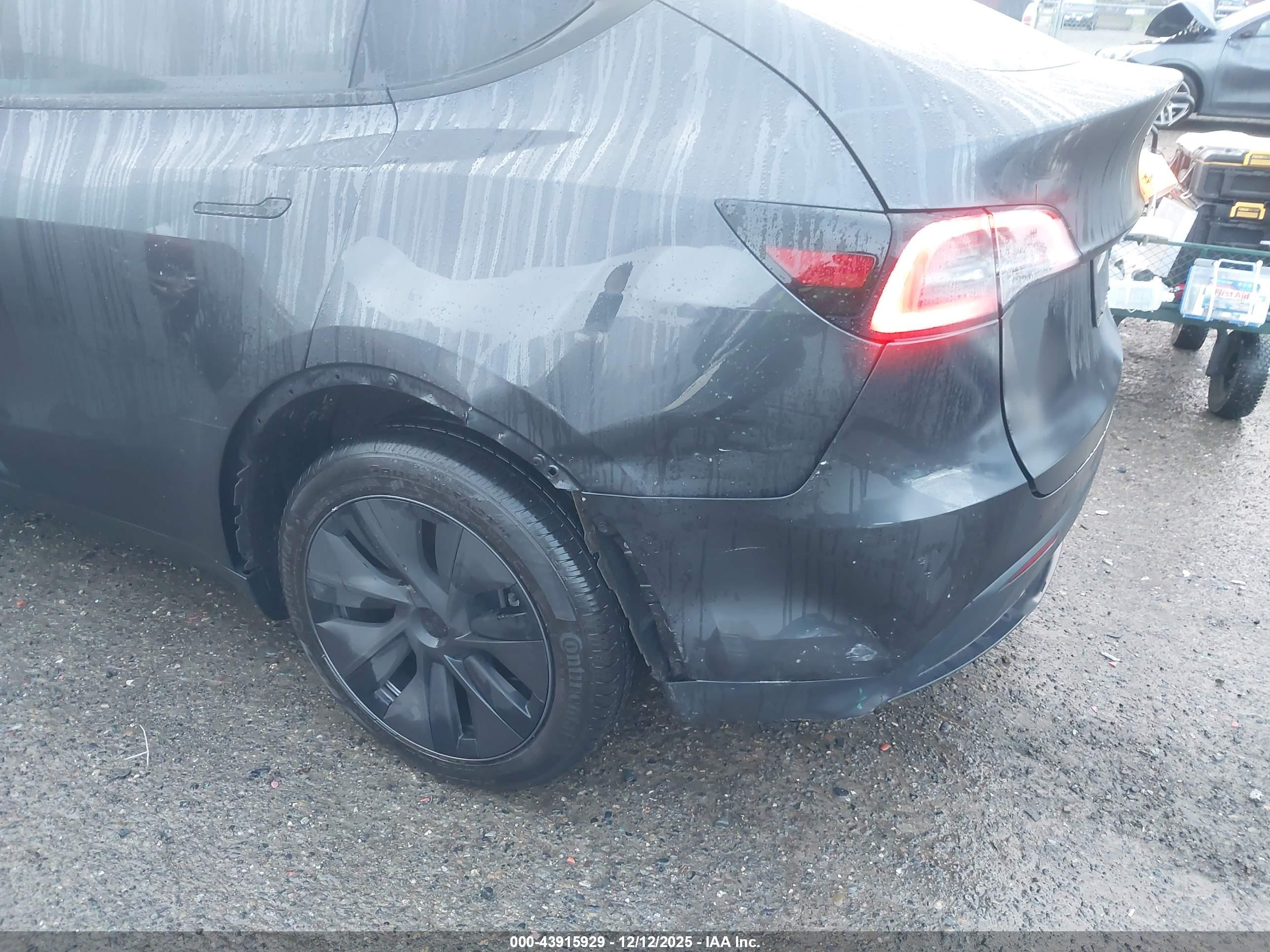 TESLA MODEL image 6