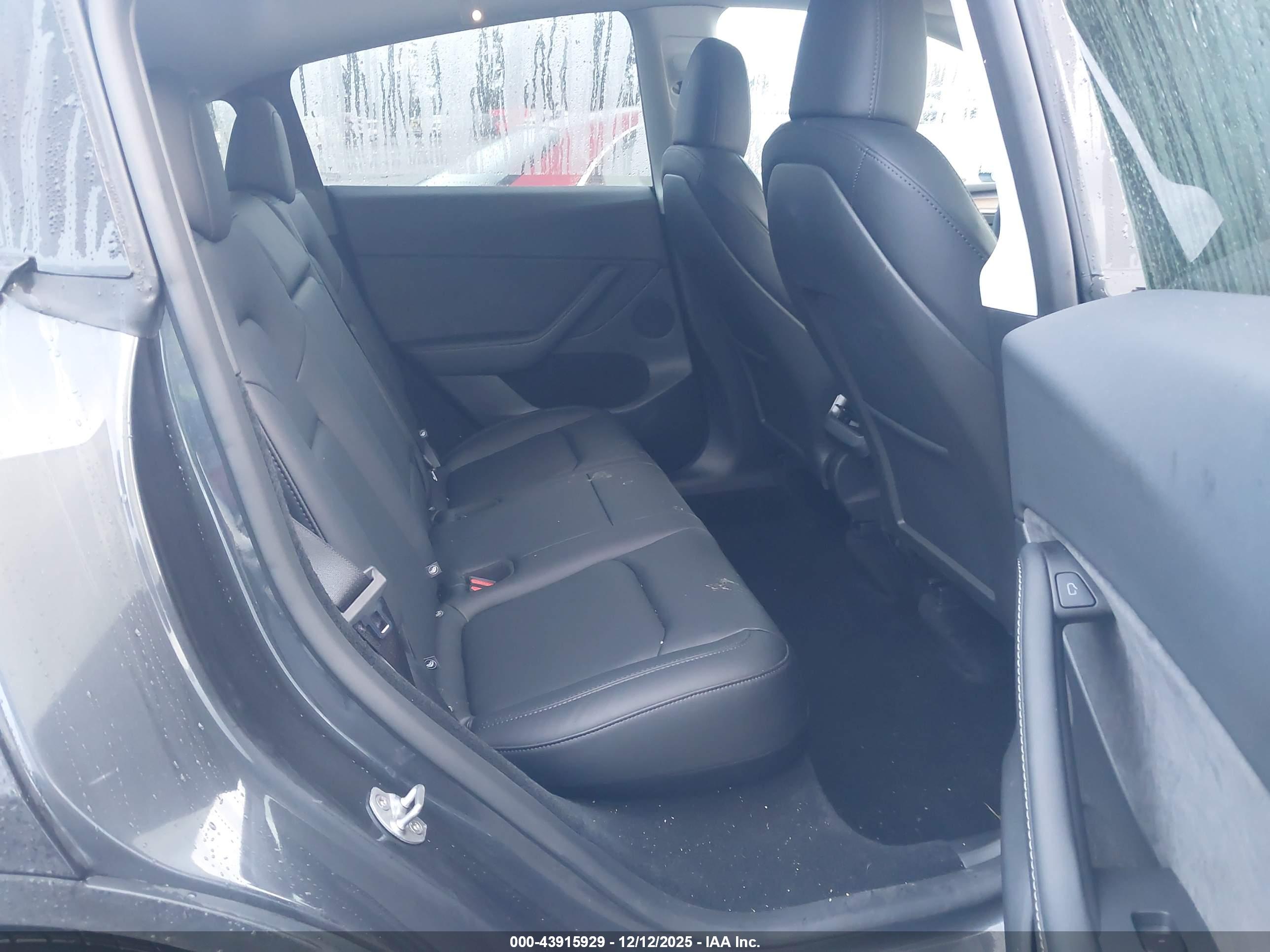 TESLA MODEL image 8