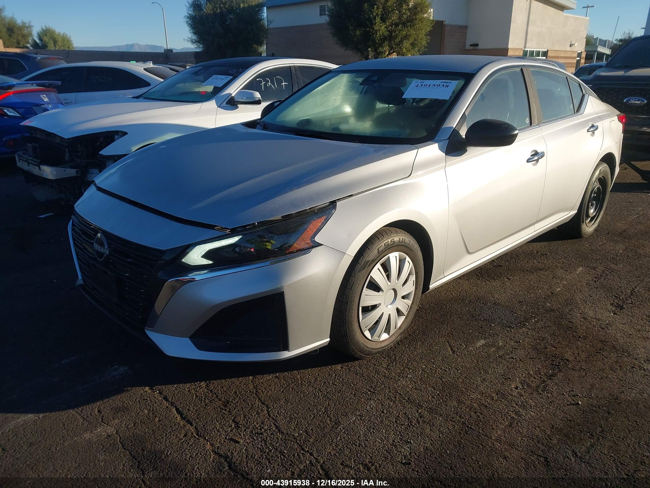NISSAN ALTIMA image 2