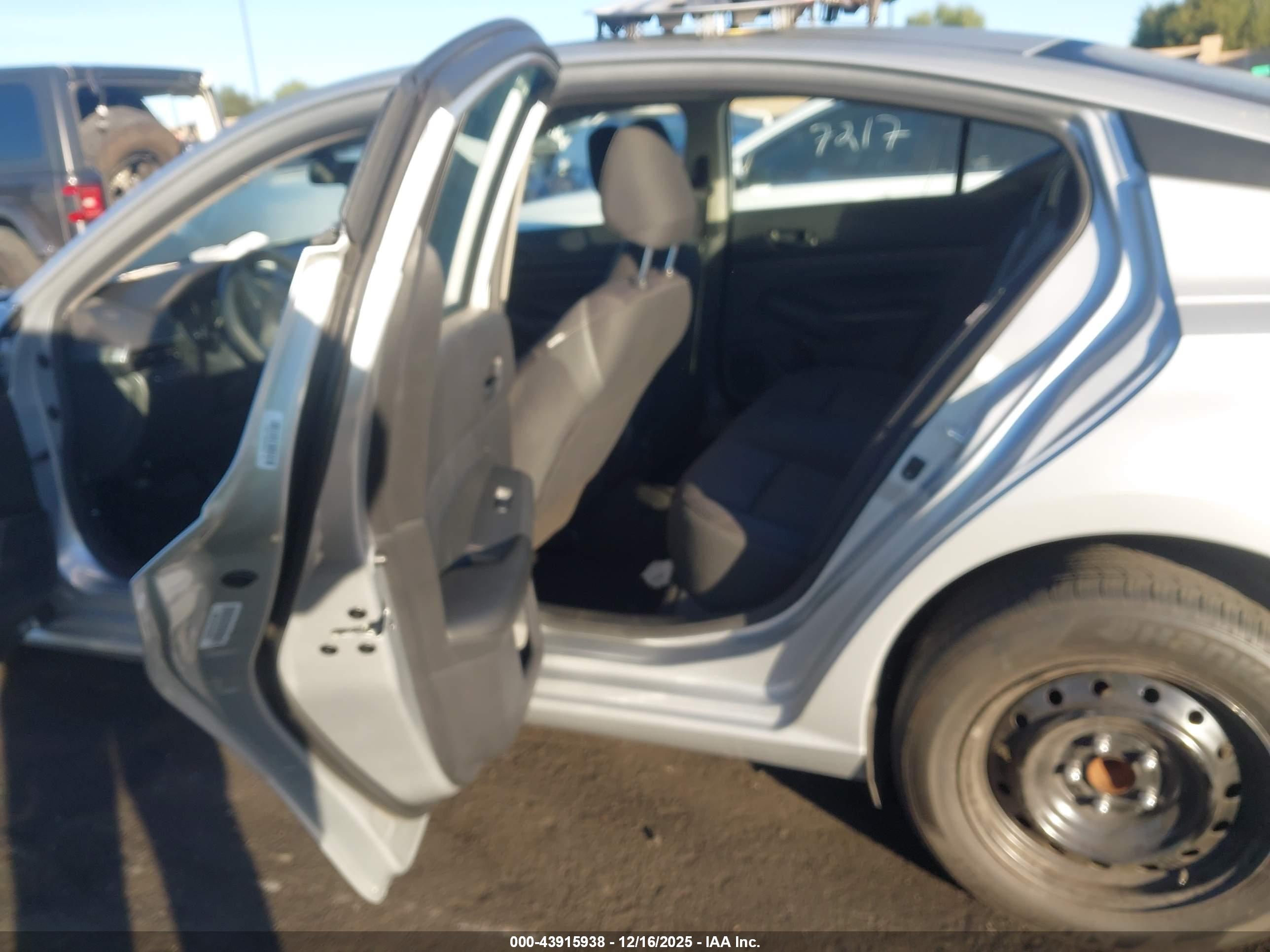 NISSAN ALTIMA image 8