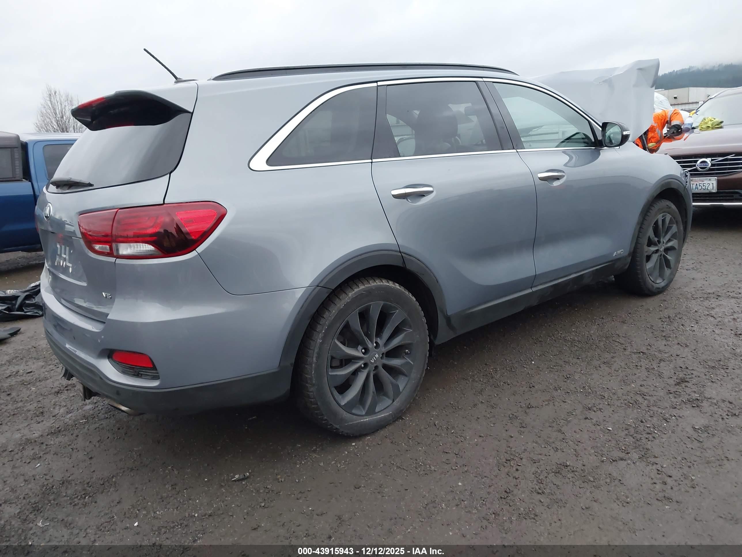 KIA SORENTO image 4