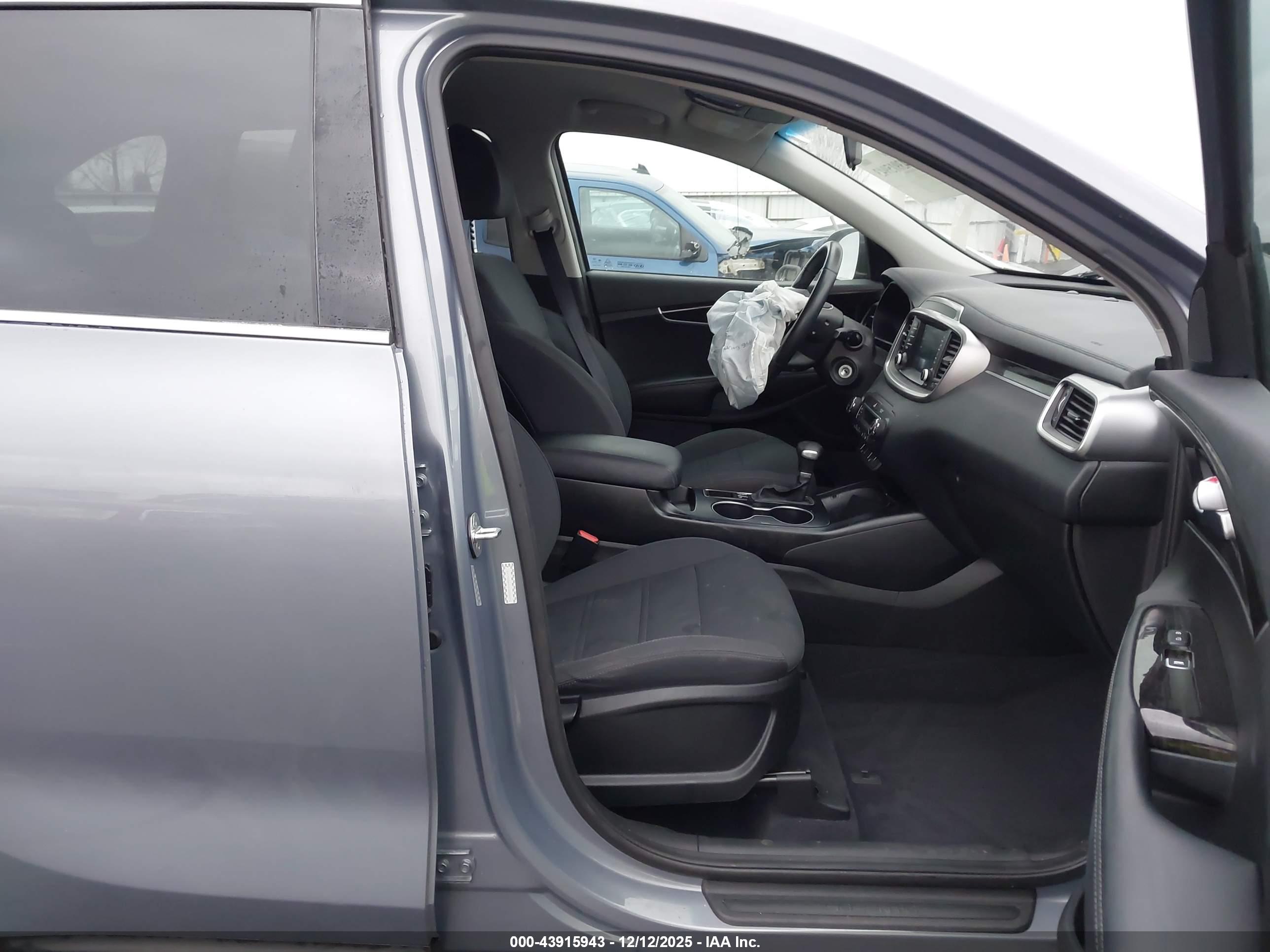 KIA SORENTO image 5