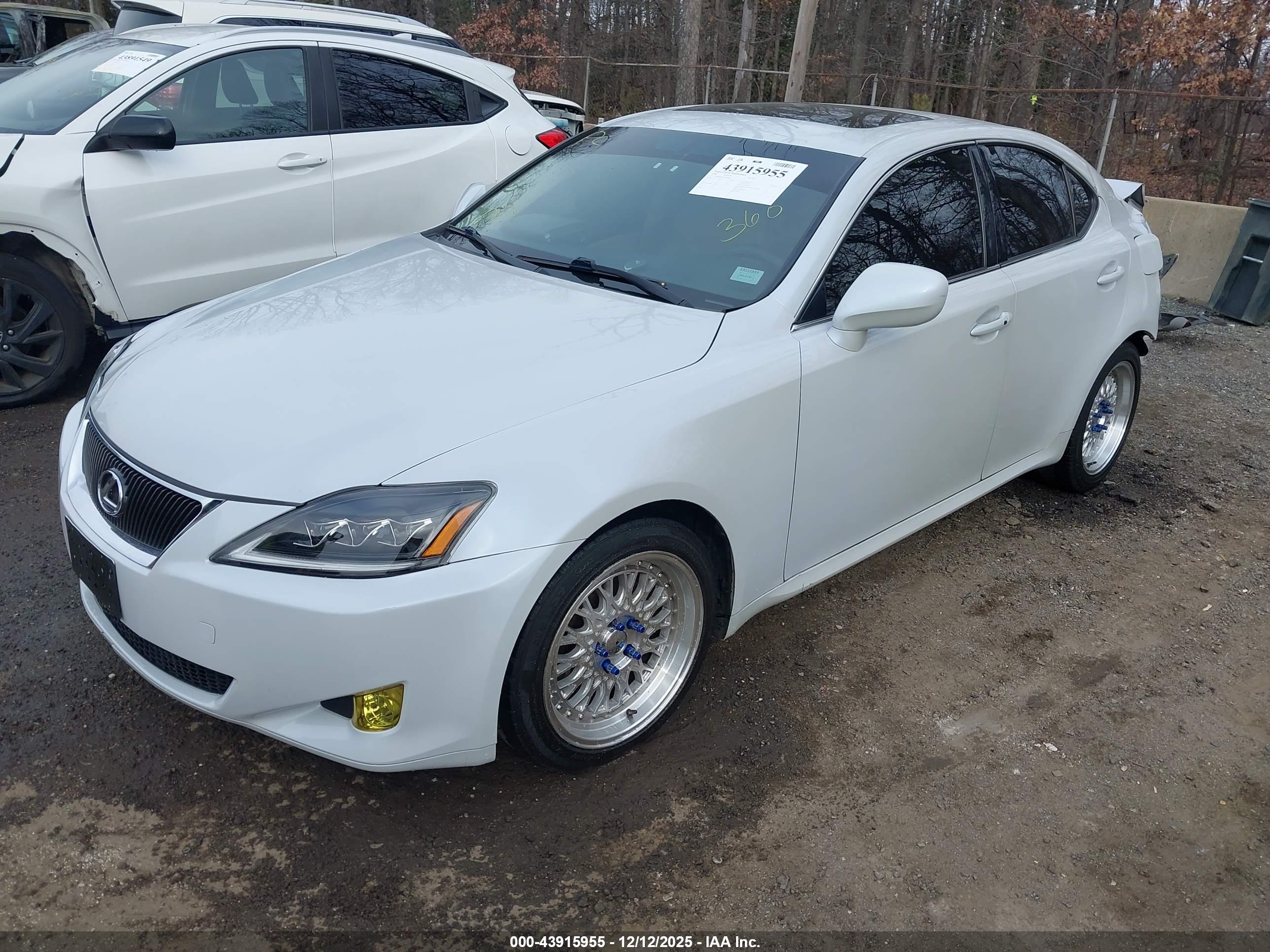 LEXUS IS image 2