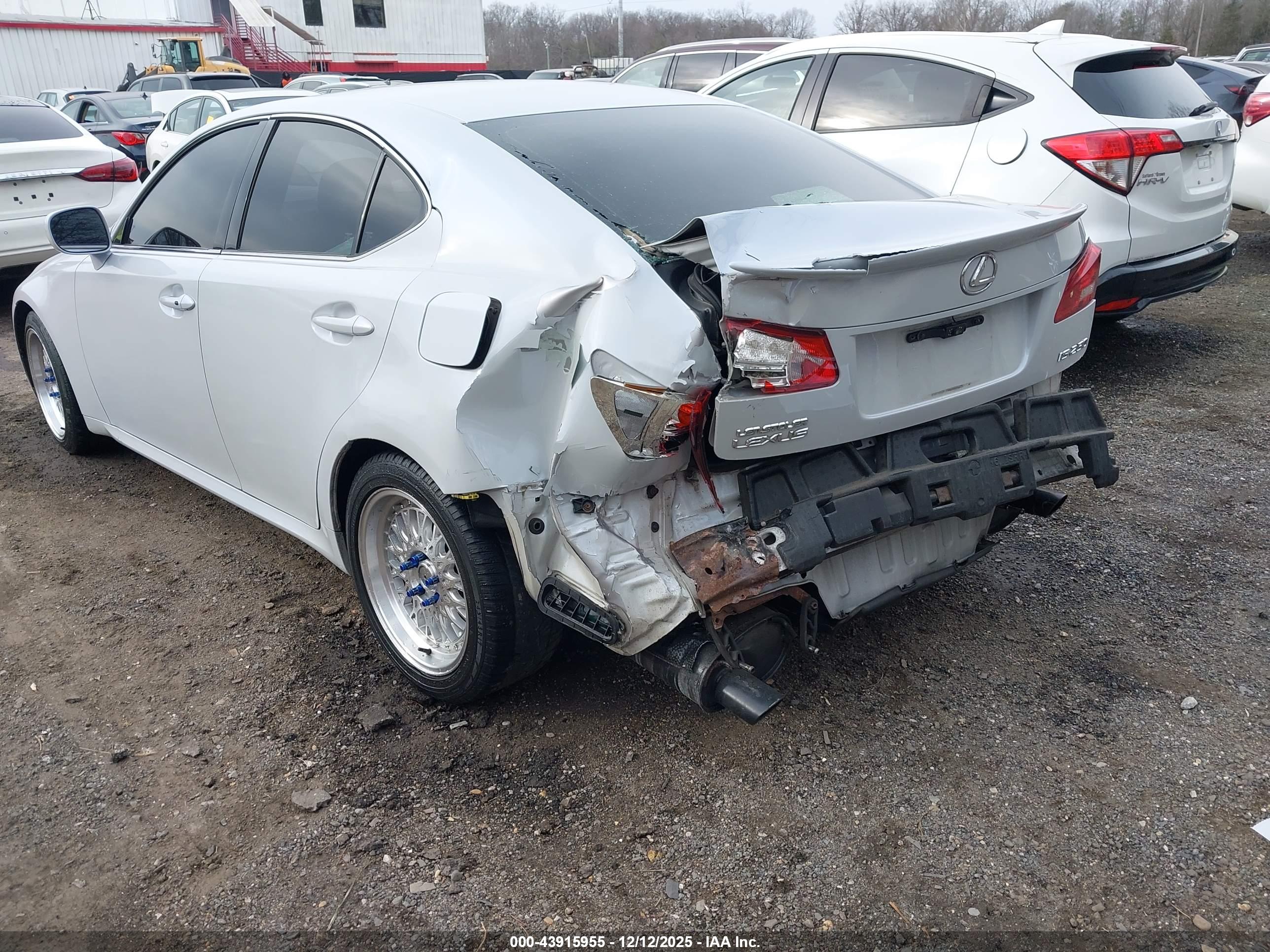 LEXUS IS image 3