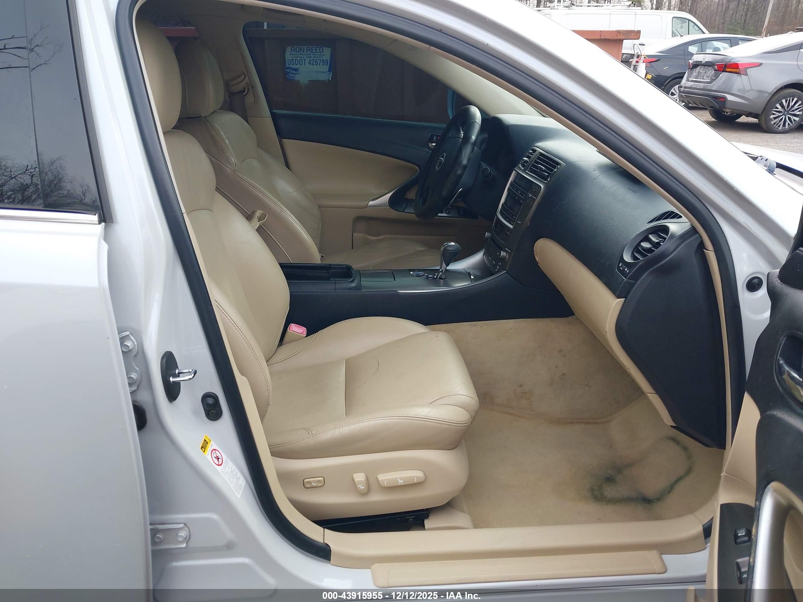 LEXUS IS image 5