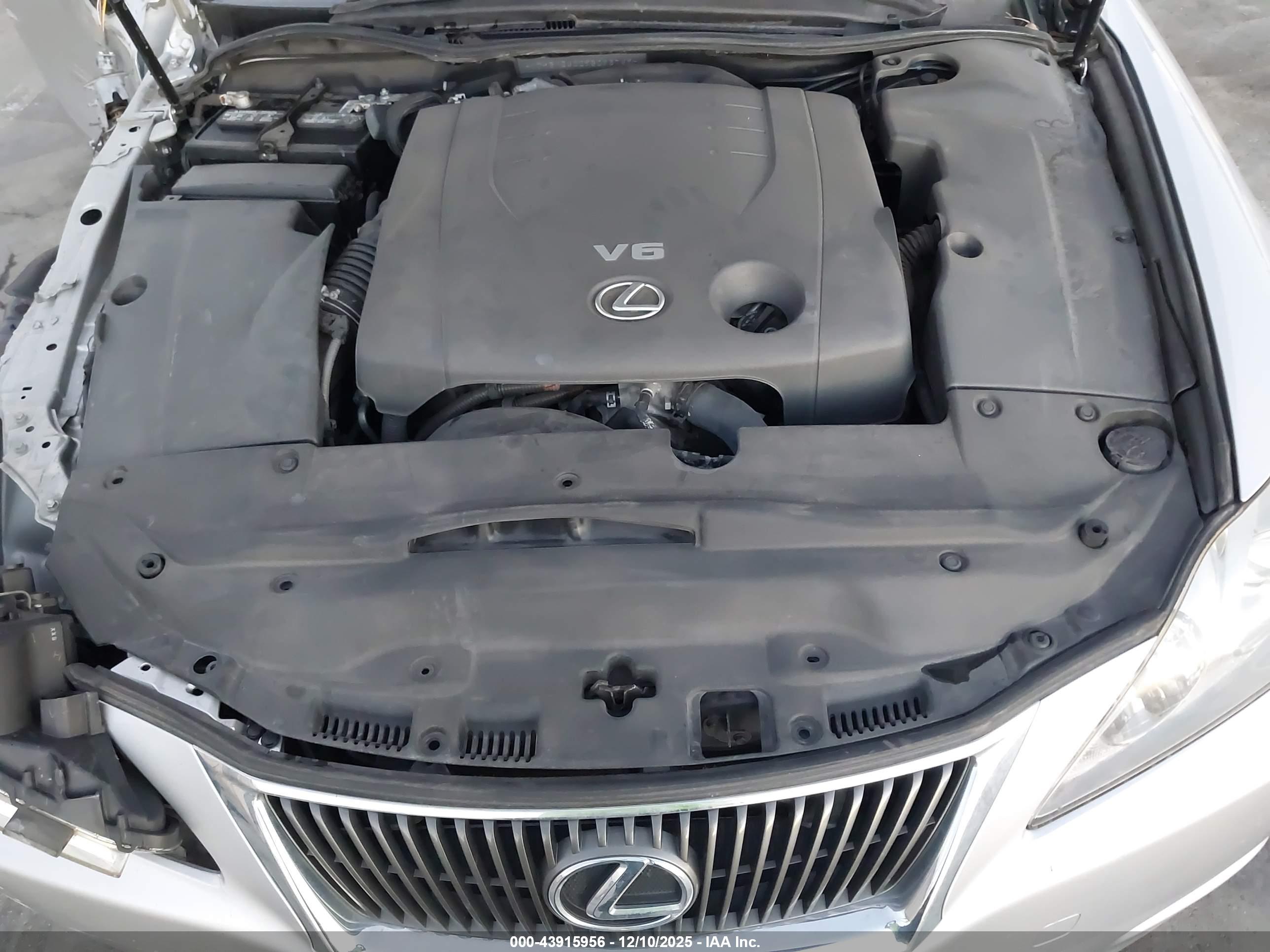 LEXUS IS image 10