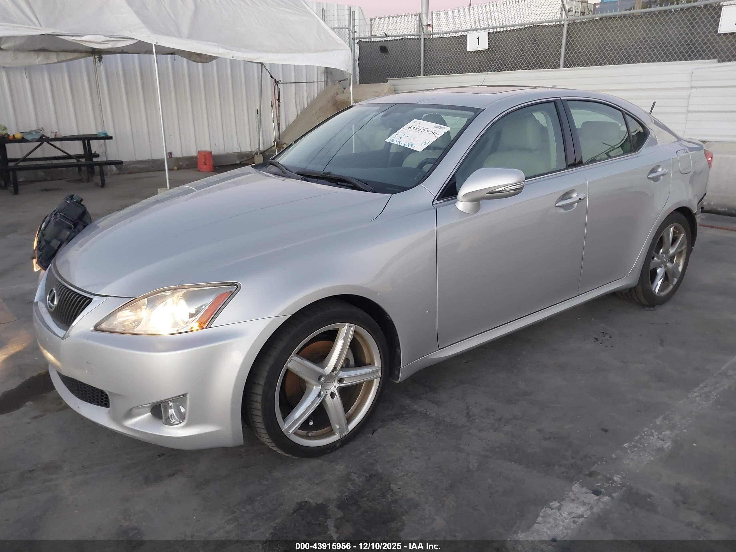 LEXUS IS image 2