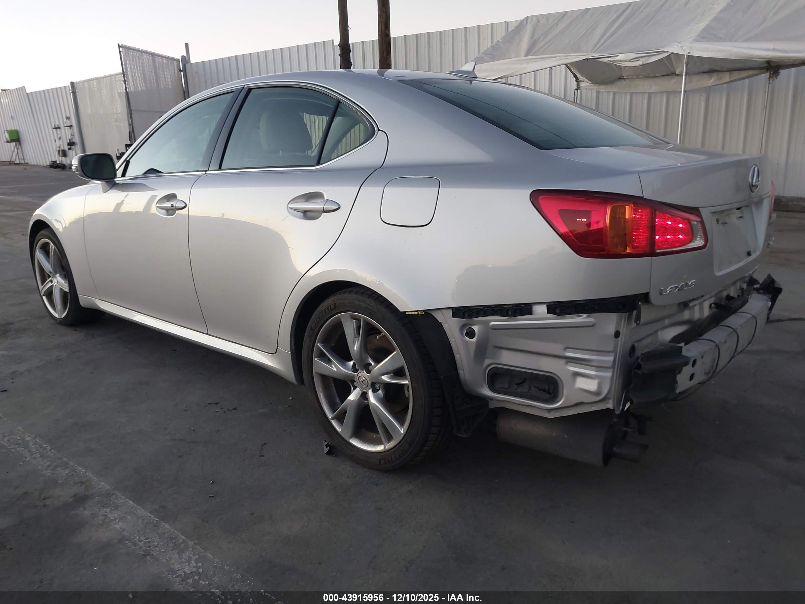 LEXUS IS image 3