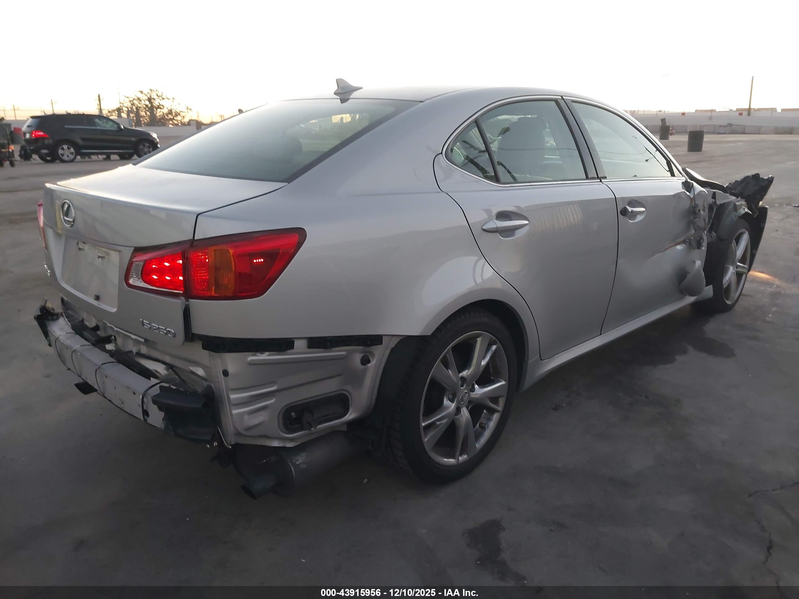LEXUS IS image 4