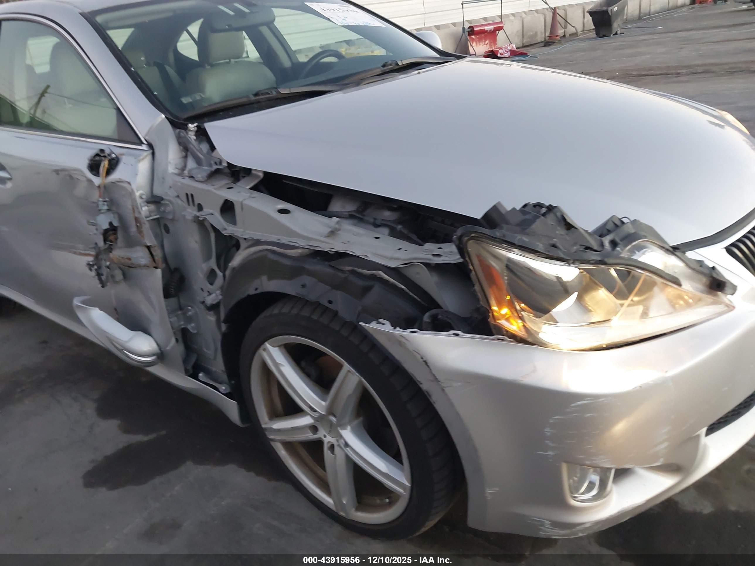 LEXUS IS image 6