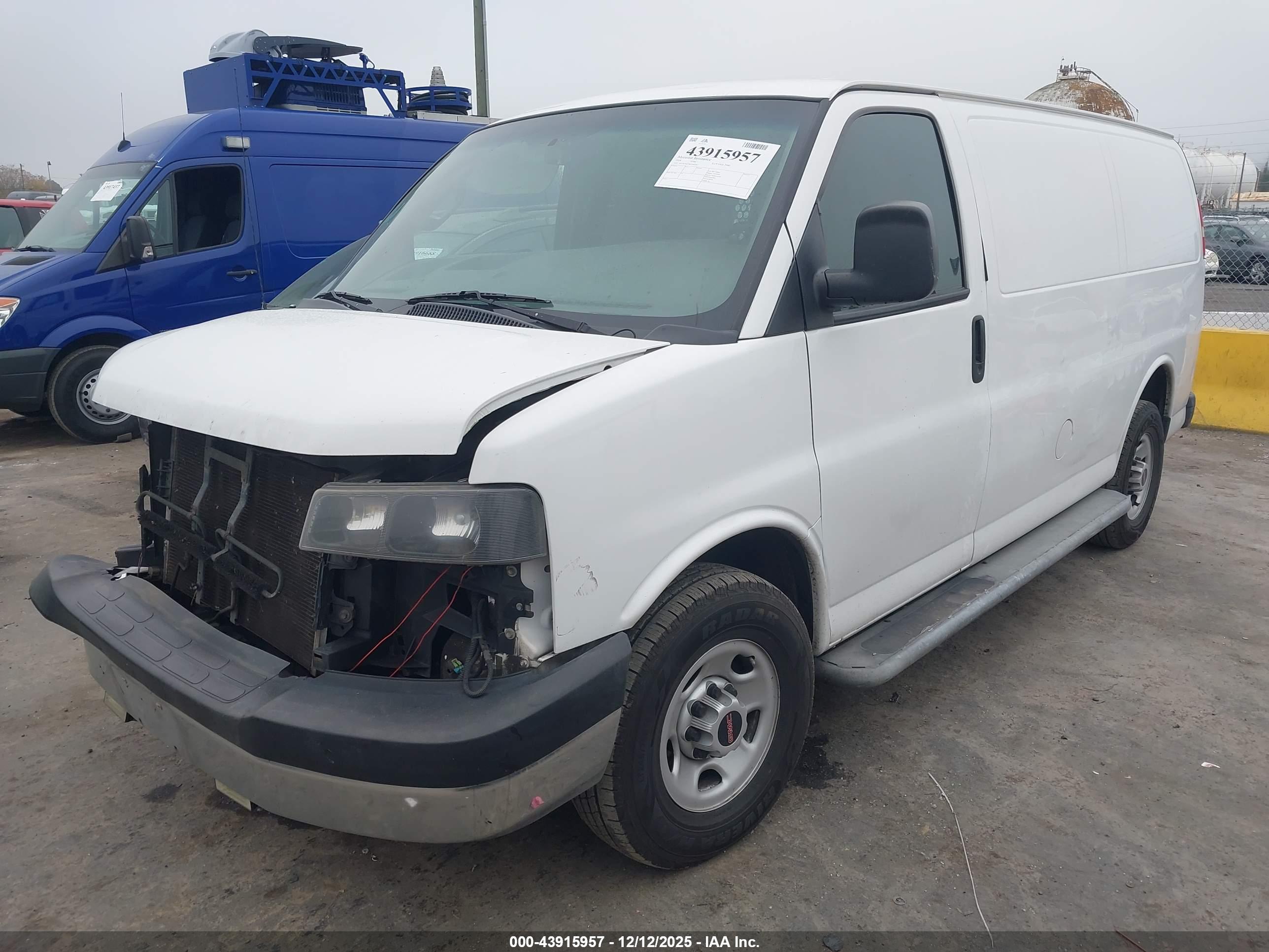 GMC SAVANA image 2