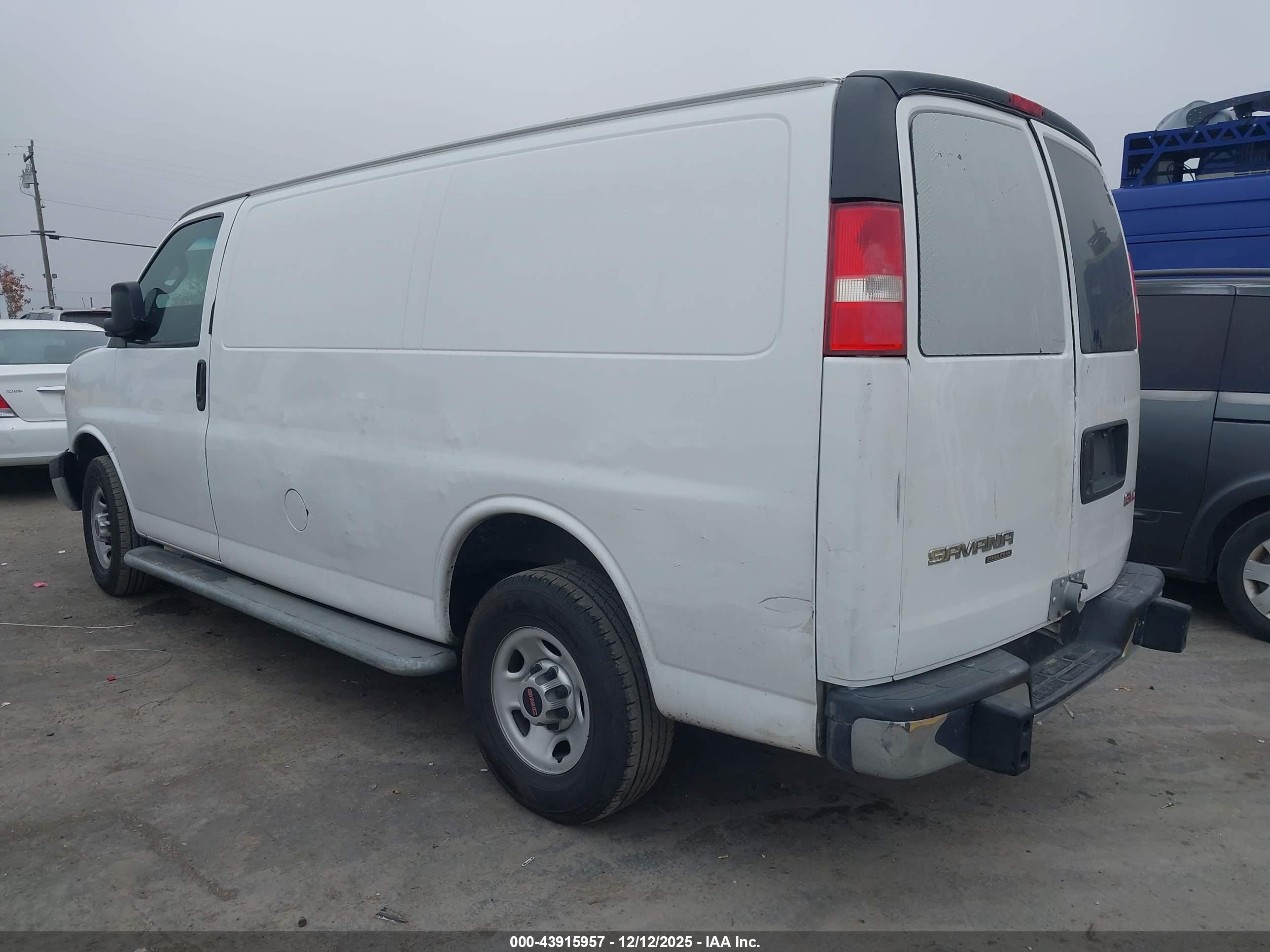 GMC SAVANA image 3