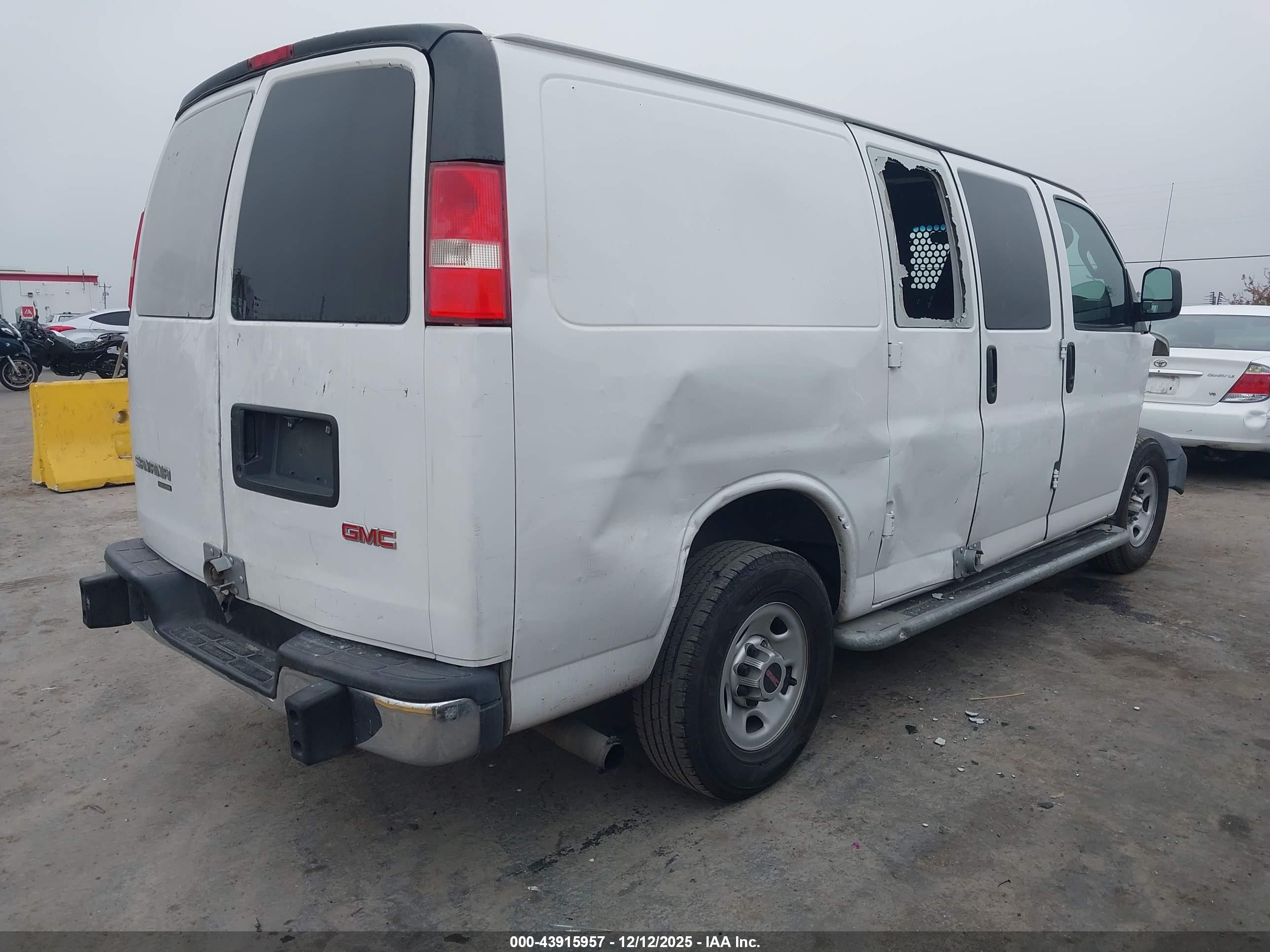 GMC SAVANA image 4