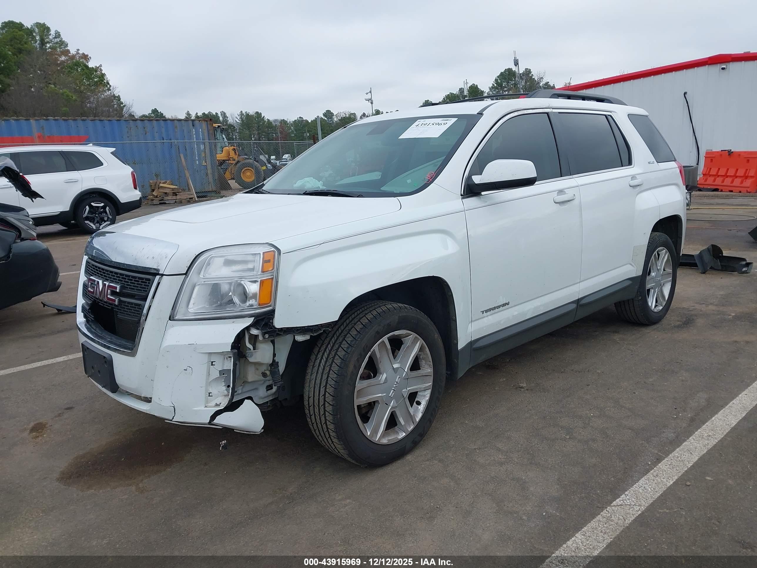 GMC TERRAIN image 2