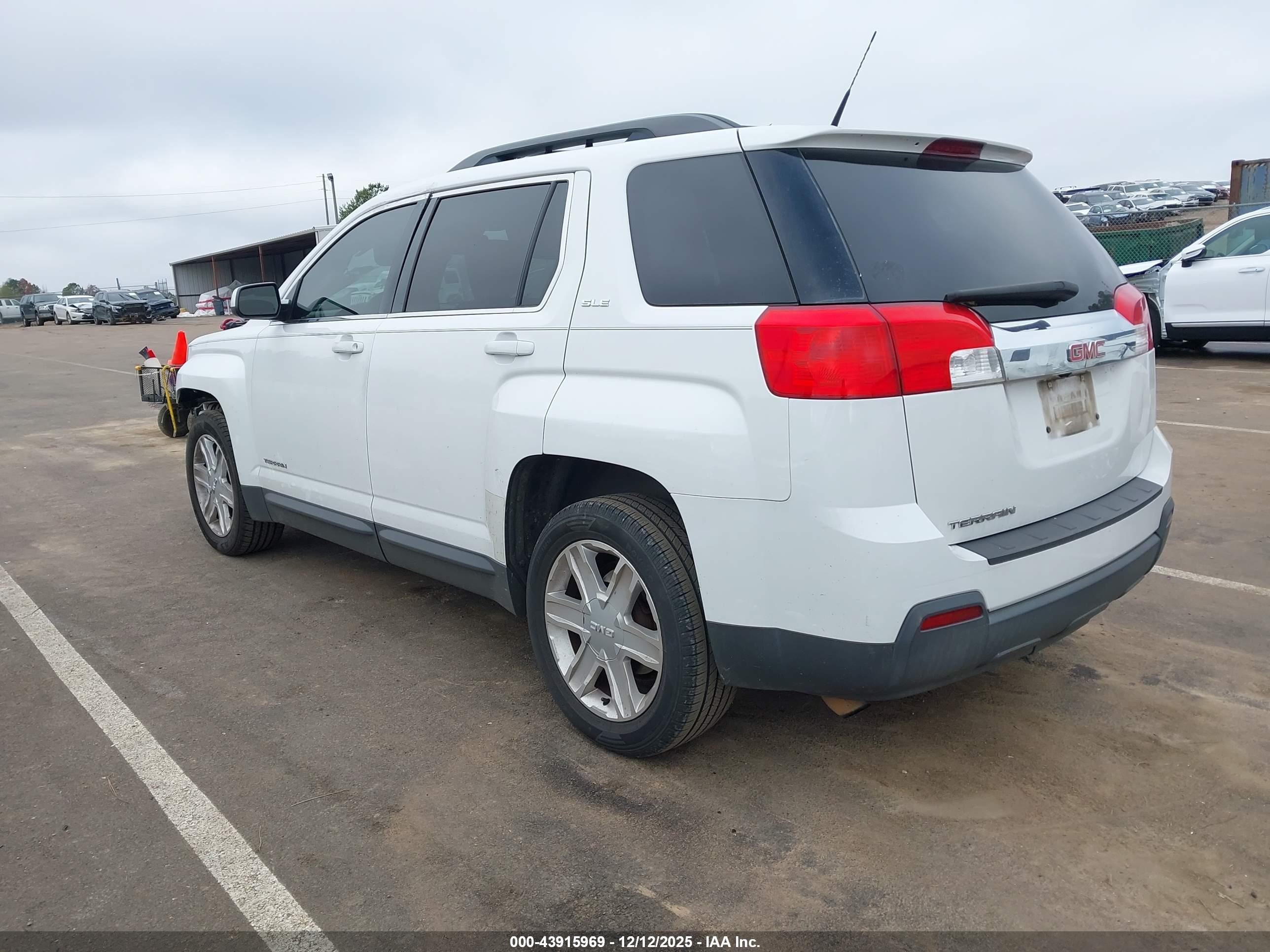 GMC TERRAIN image 3