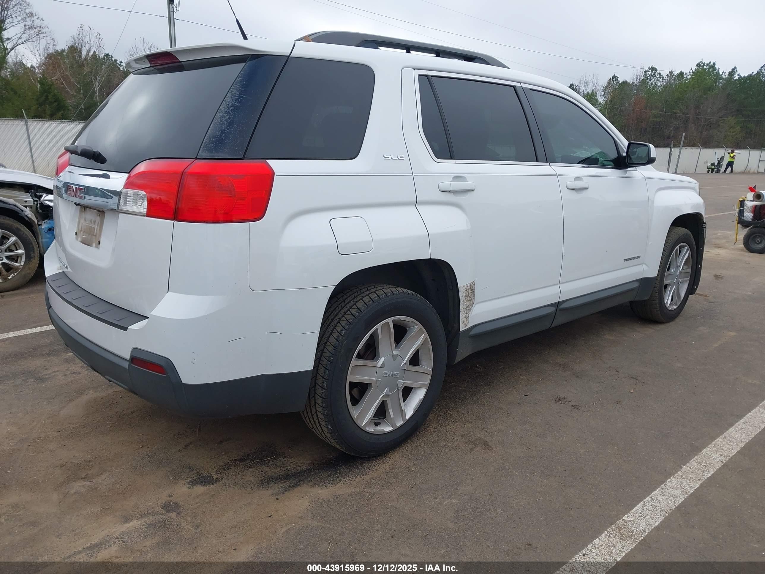 GMC TERRAIN image 4