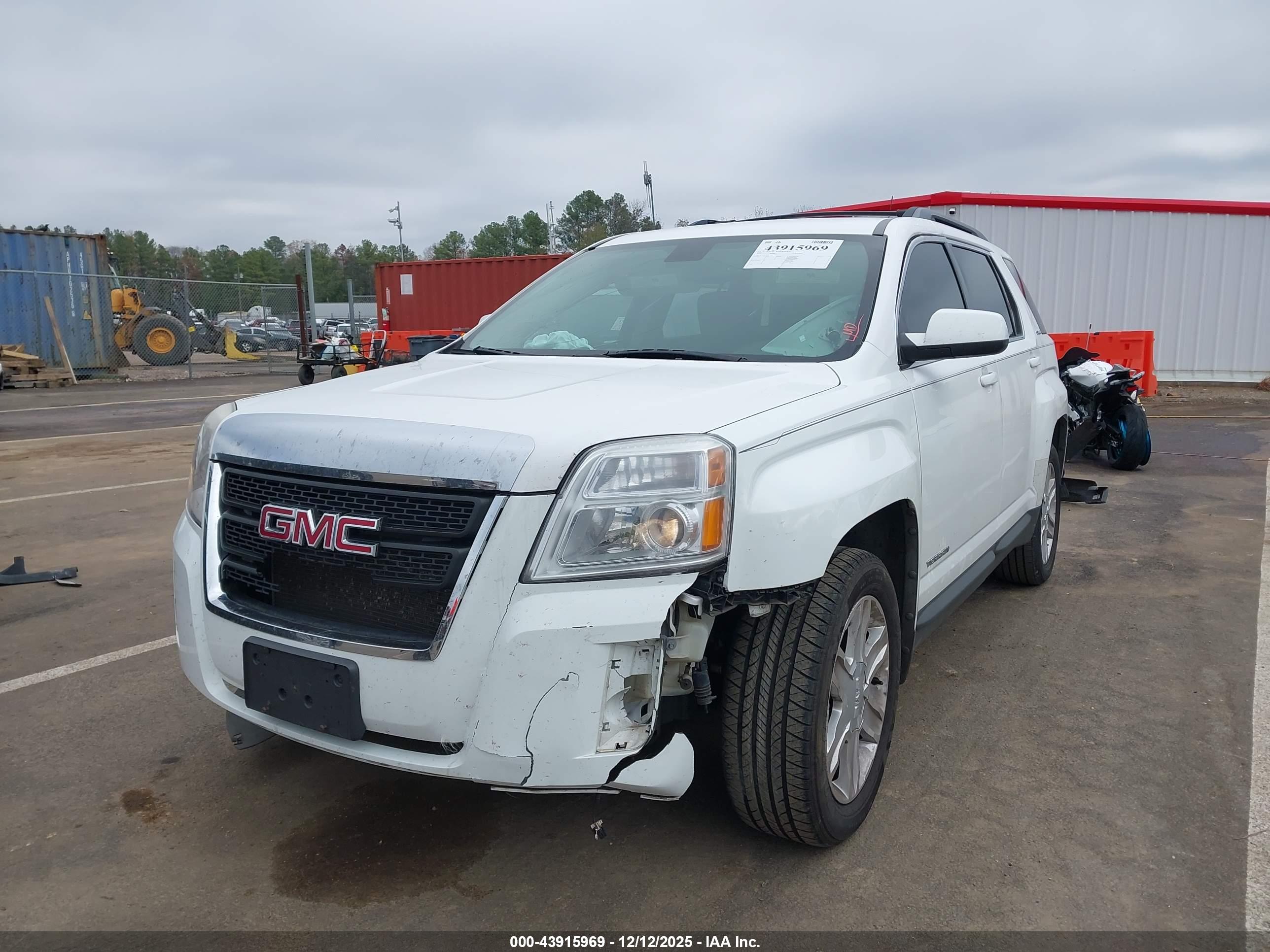 GMC TERRAIN image 6
