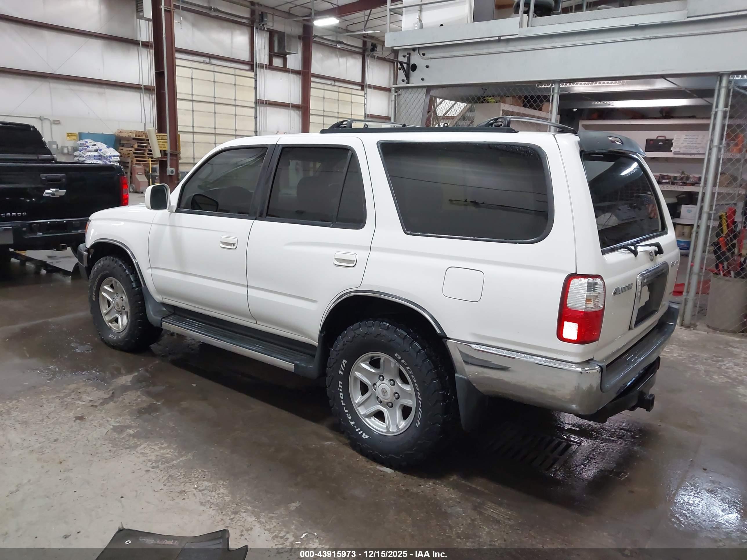 TOYOTA 4RUNNER image 3