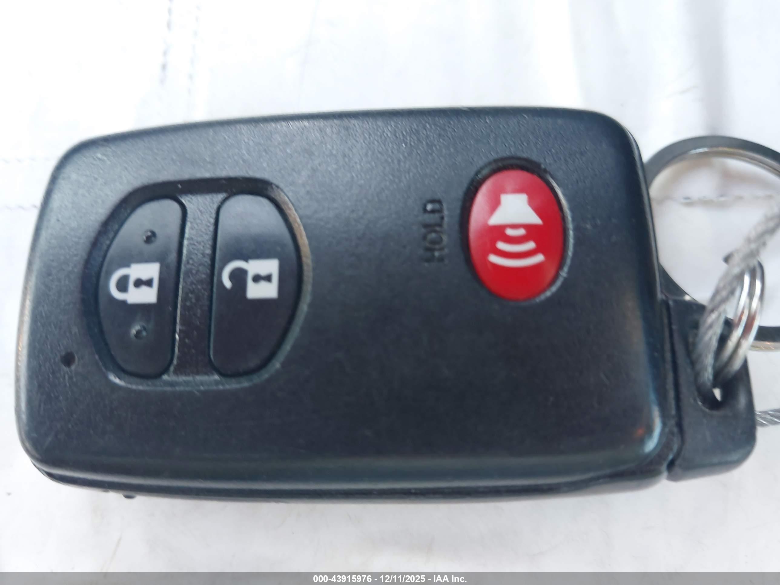 TOYOTA RAV4 image 11
