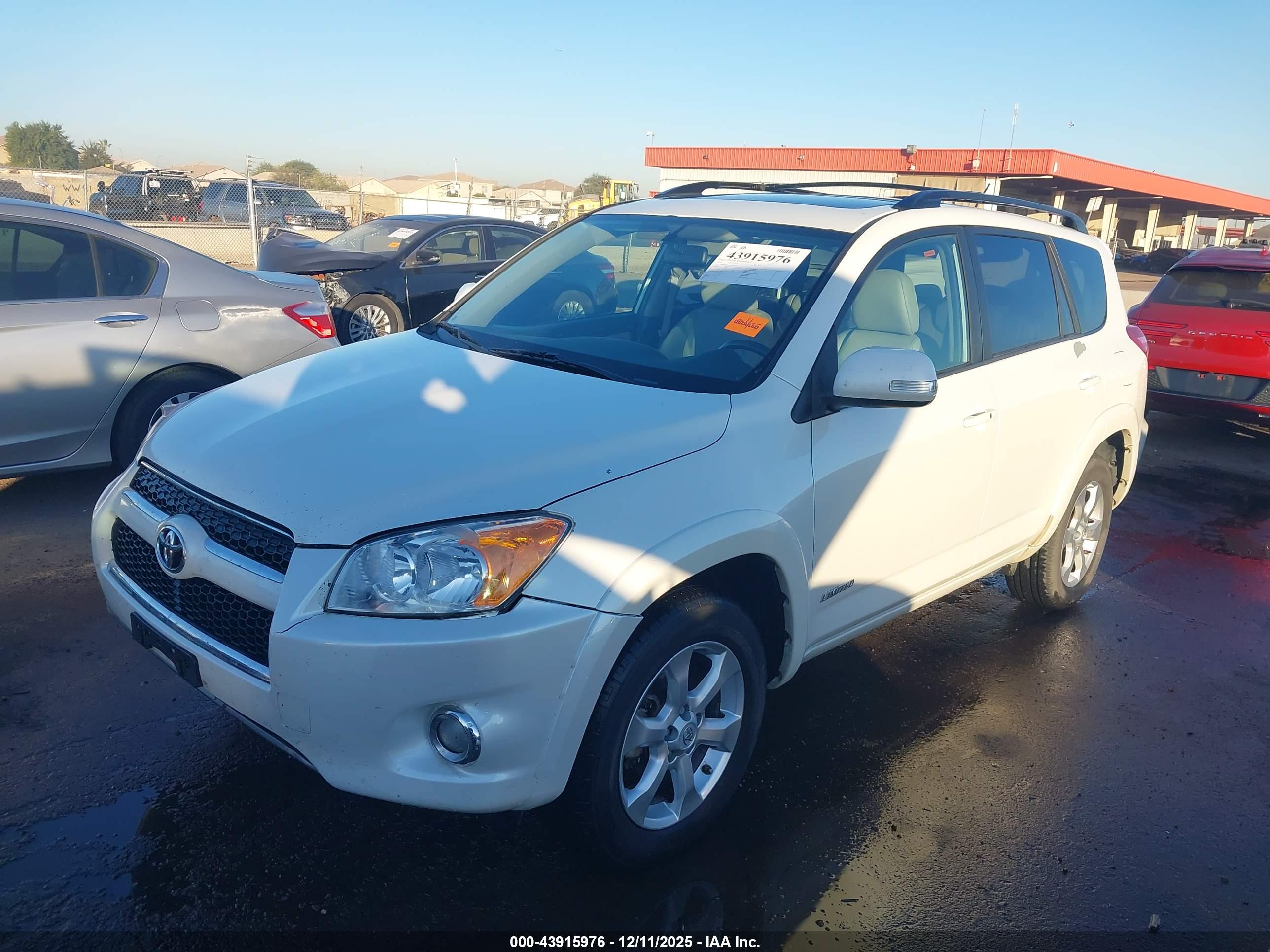 TOYOTA RAV4 image 2