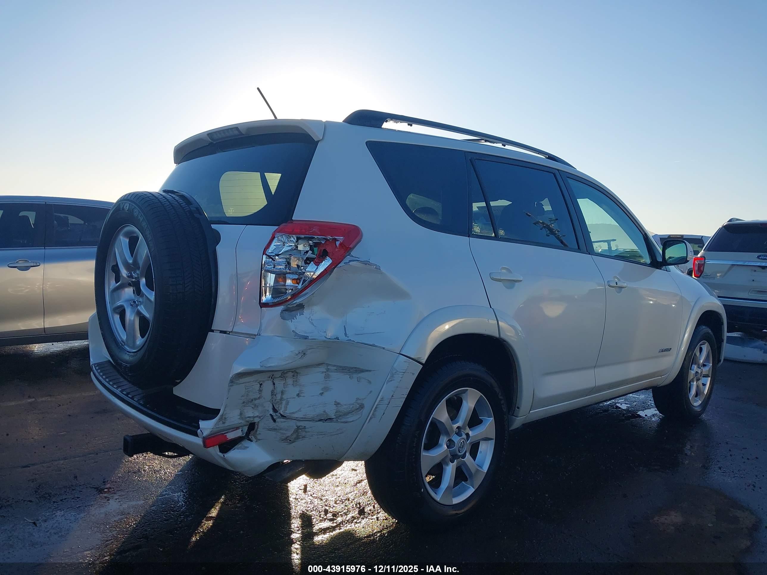 TOYOTA RAV4 image 6