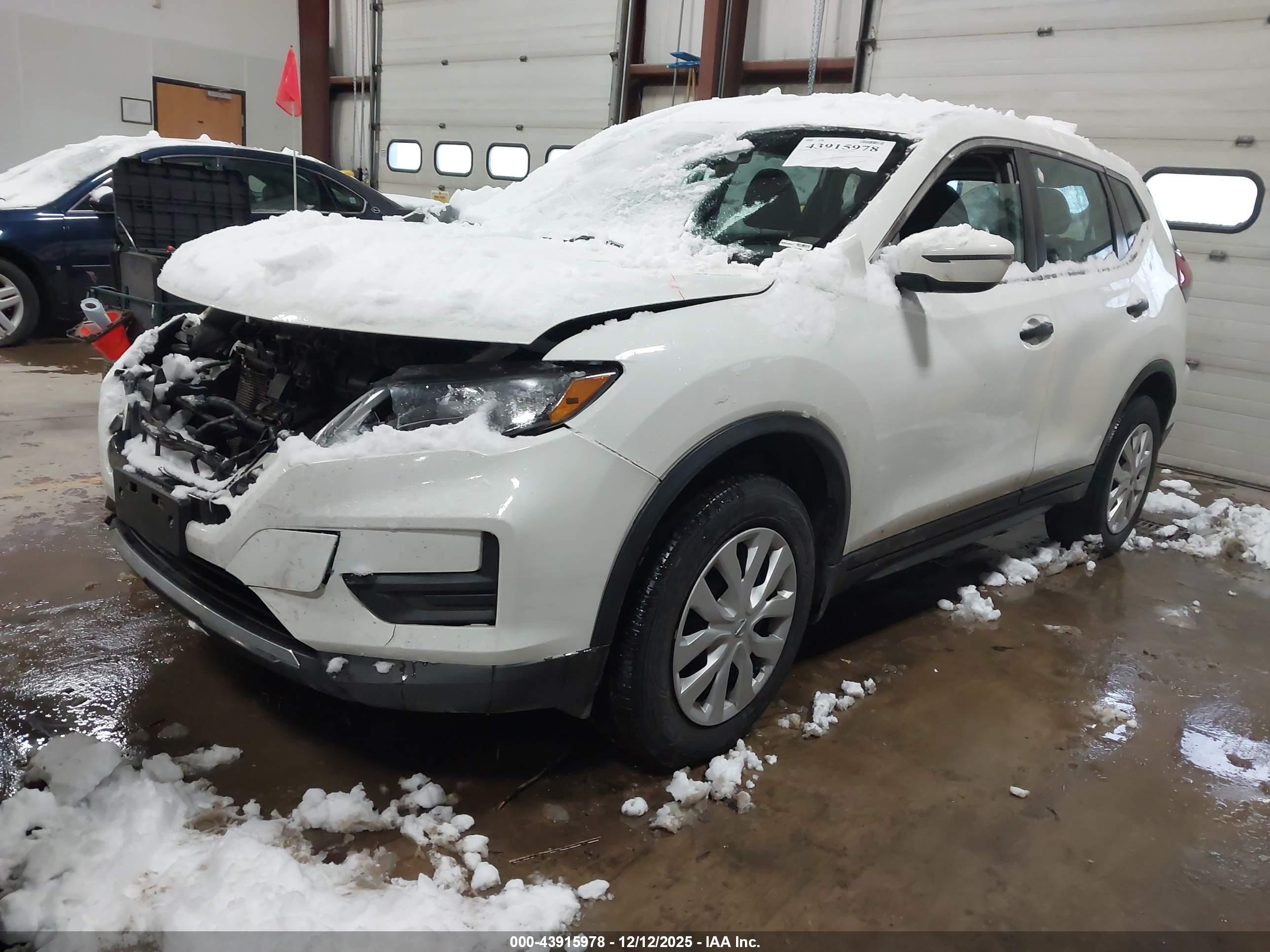 NISSAN ROGUE image 2