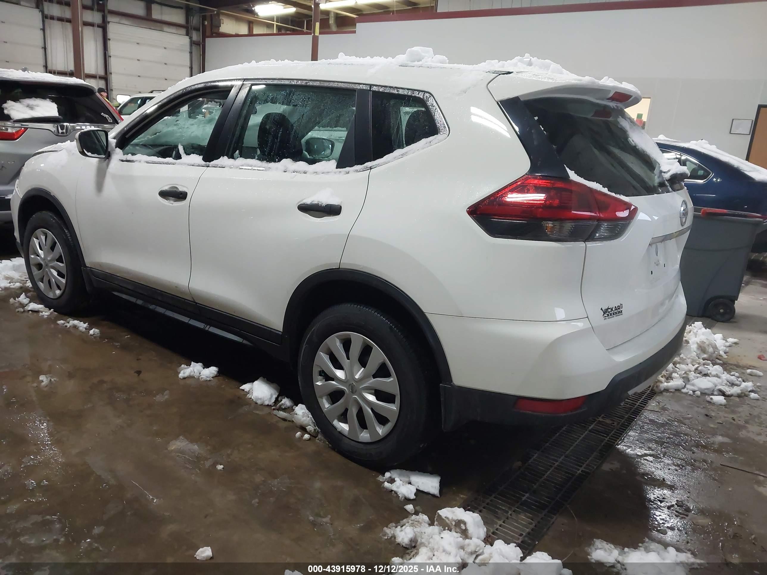 NISSAN ROGUE image 3