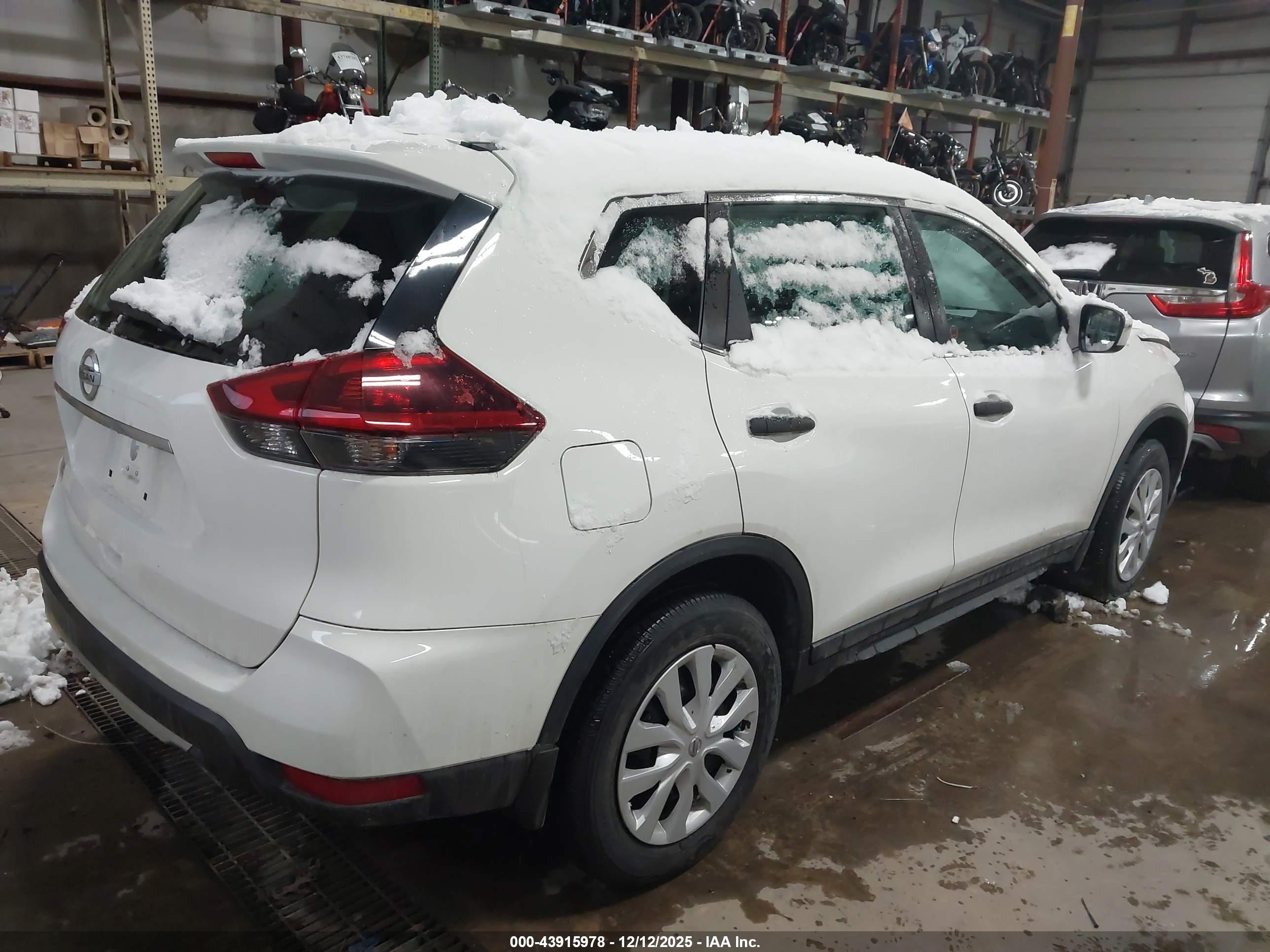 NISSAN ROGUE image 4