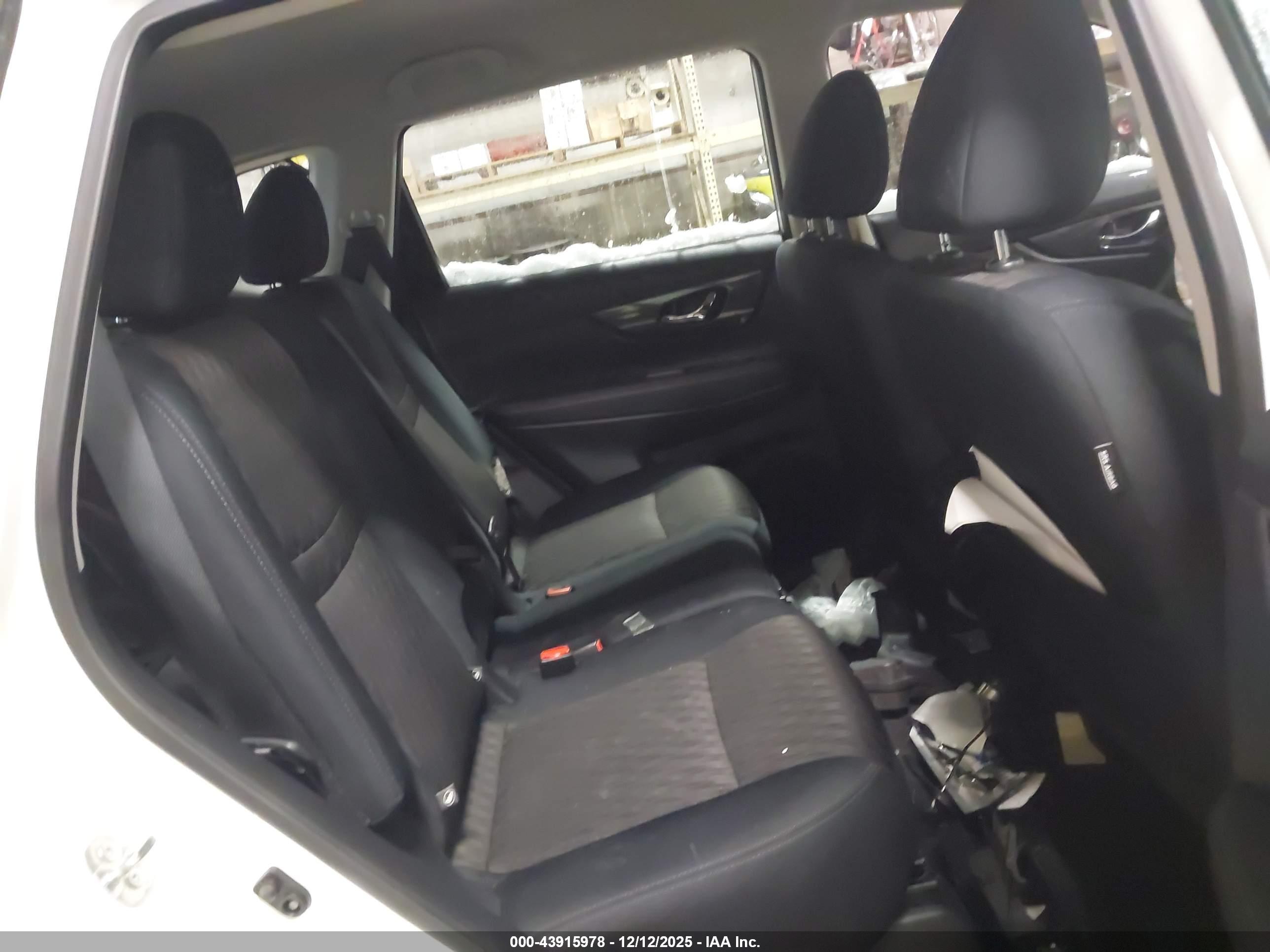 NISSAN ROGUE image 8