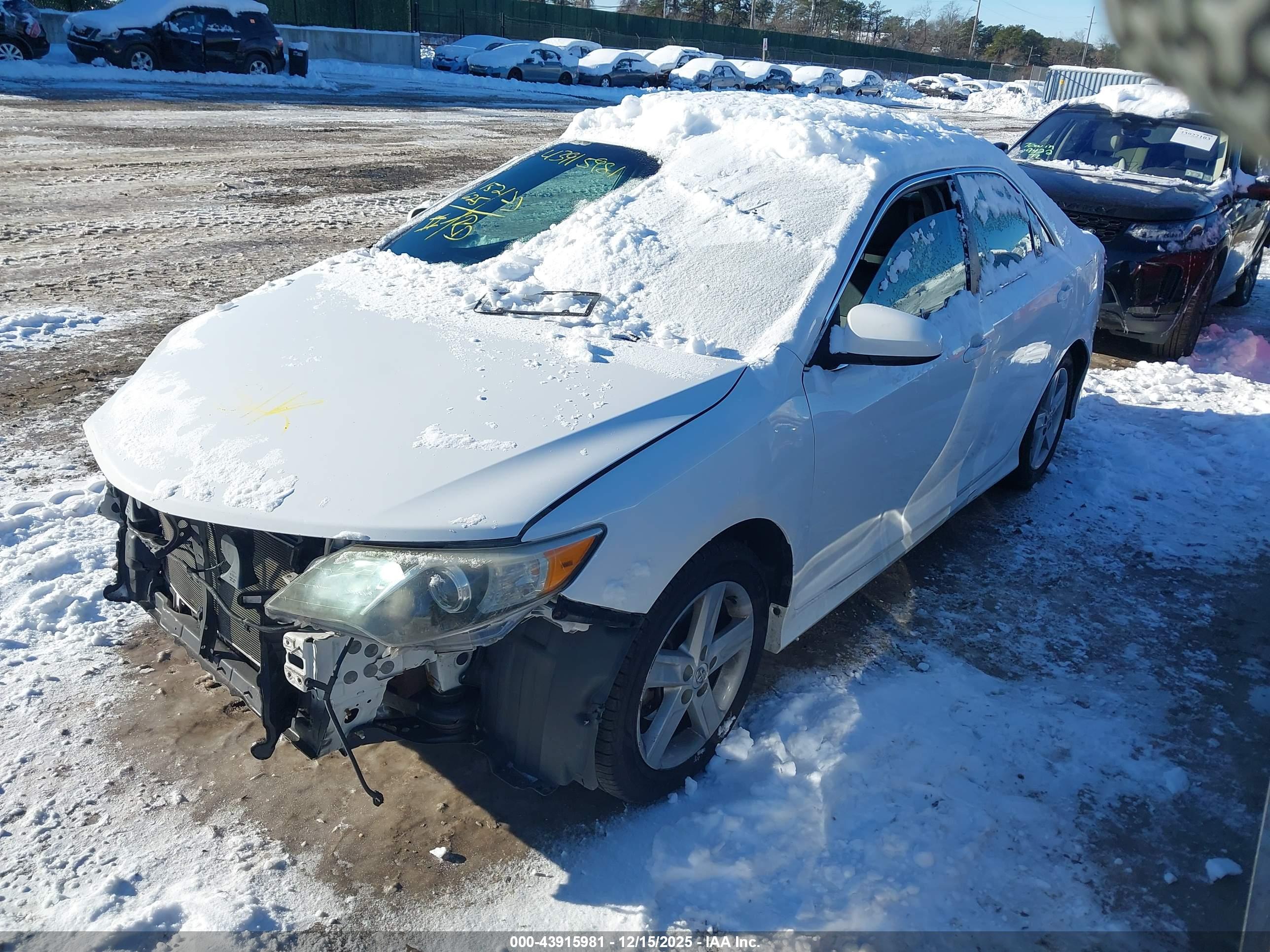 TOYOTA CAMRY image 2