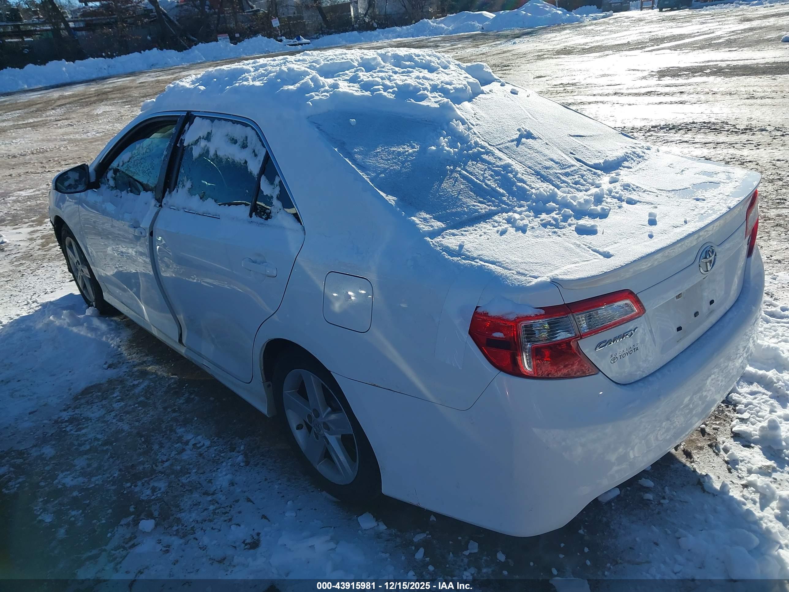 TOYOTA CAMRY image 3