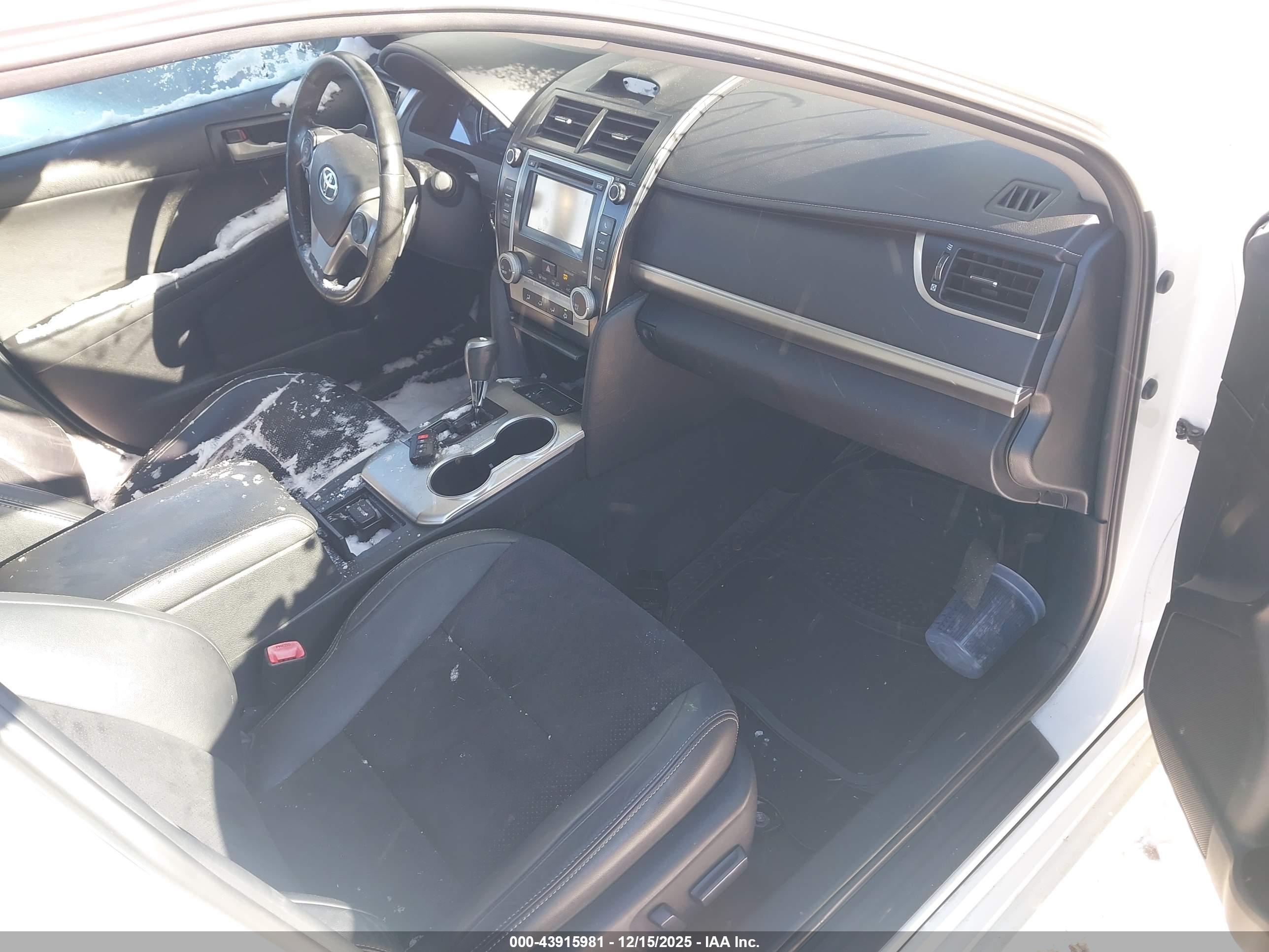 TOYOTA CAMRY image 5