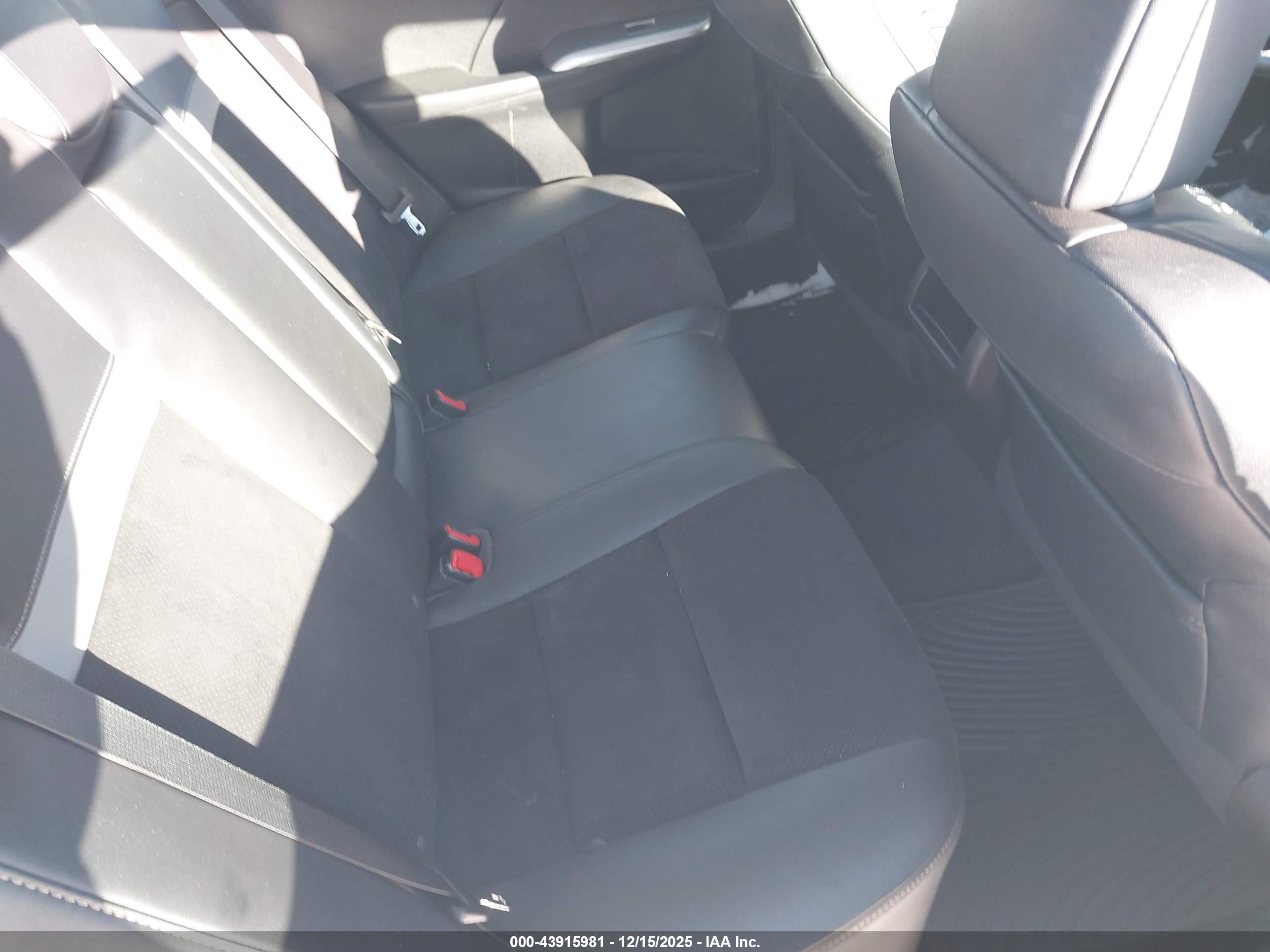 TOYOTA CAMRY image 8