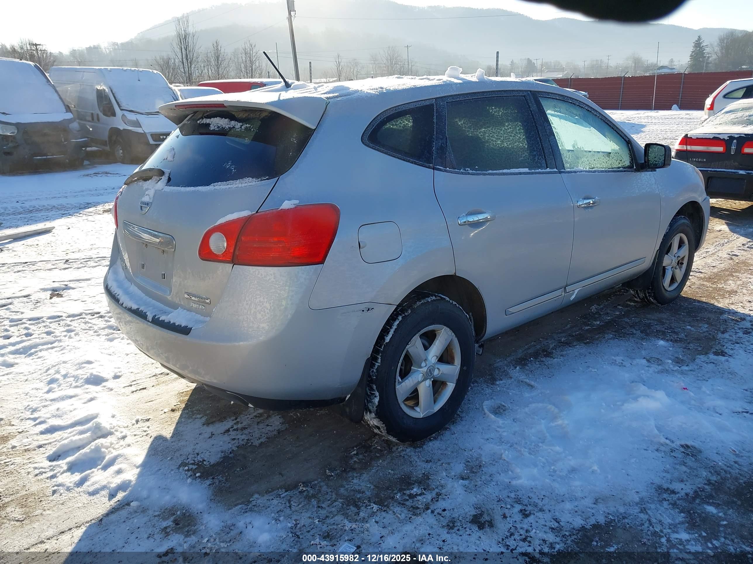NISSAN ROGUE image 4