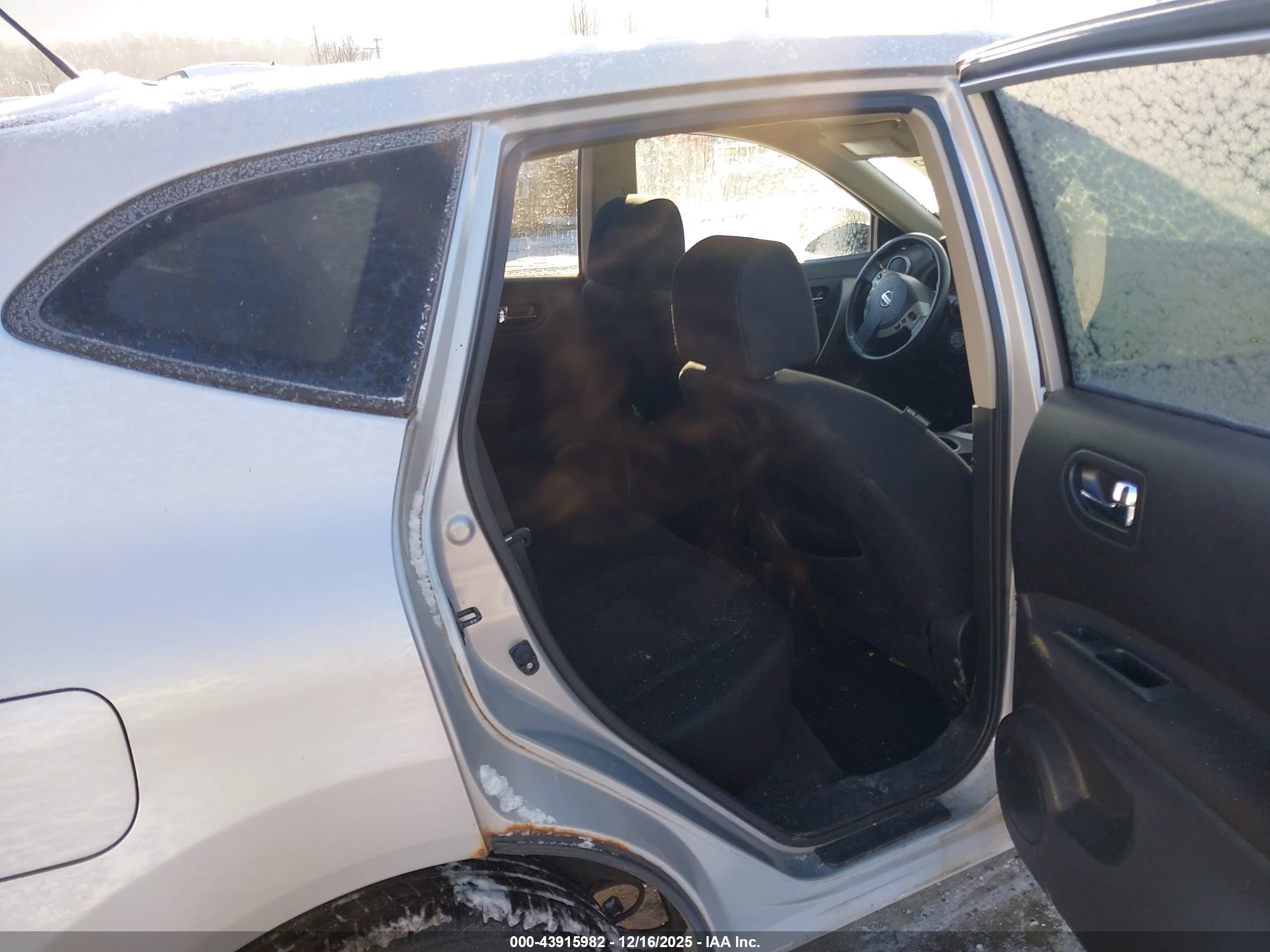 NISSAN ROGUE image 8