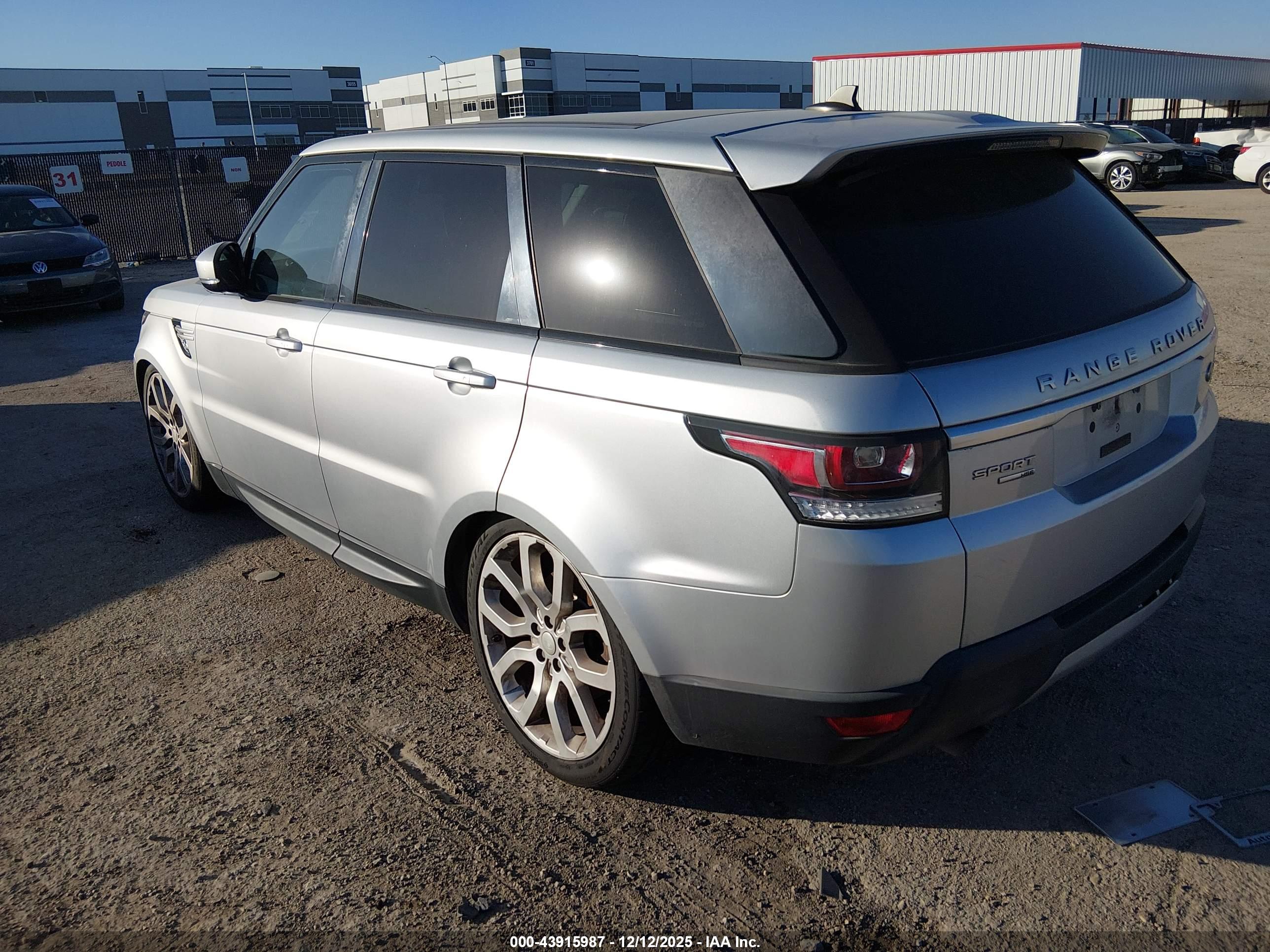 LAND ROVER image 3