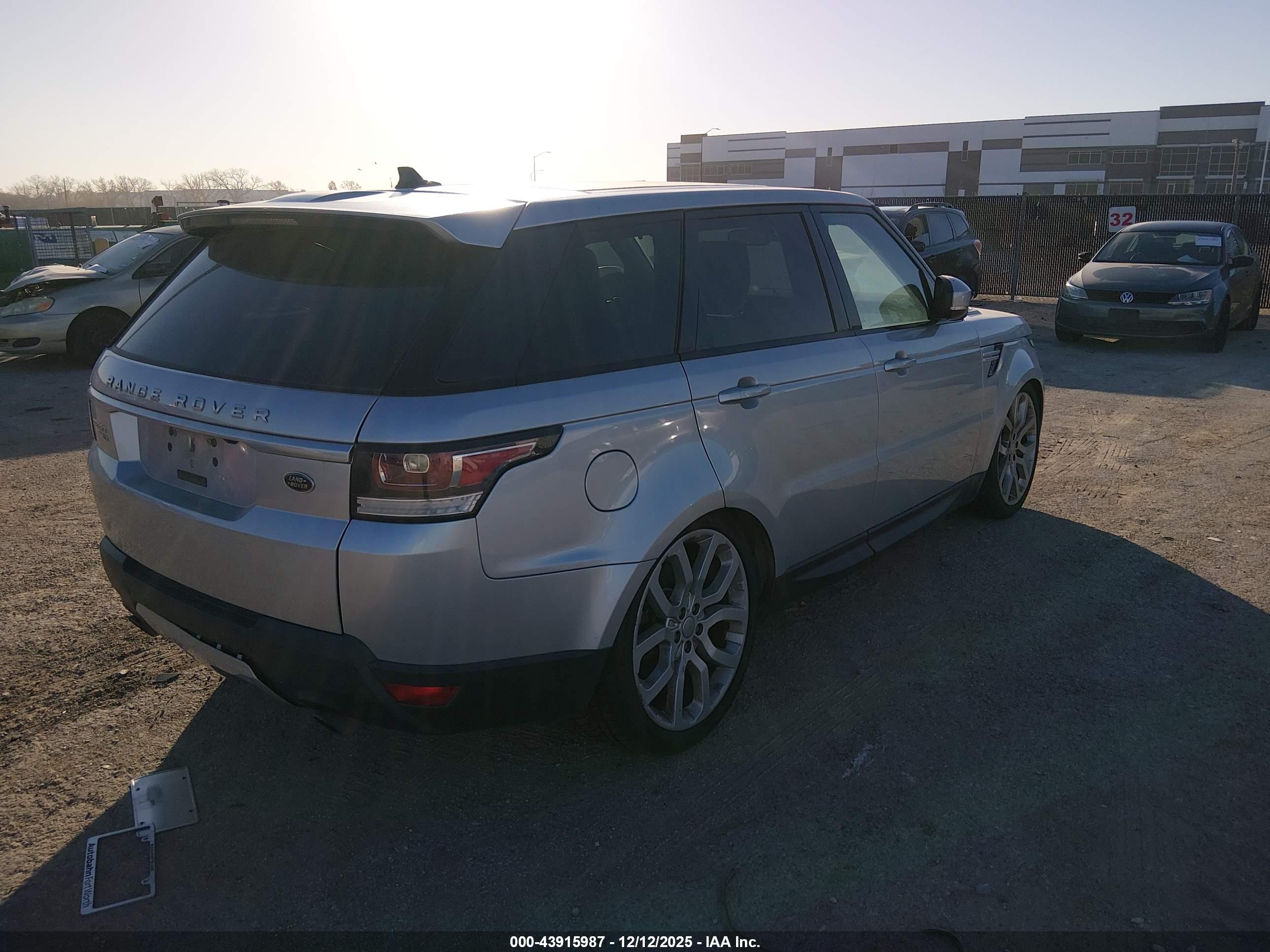 LAND ROVER image 4