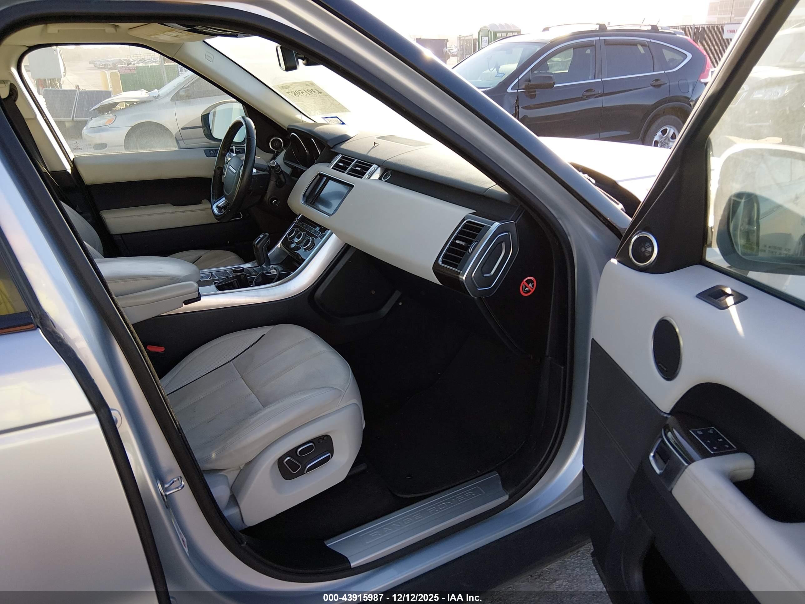 LAND ROVER image 5