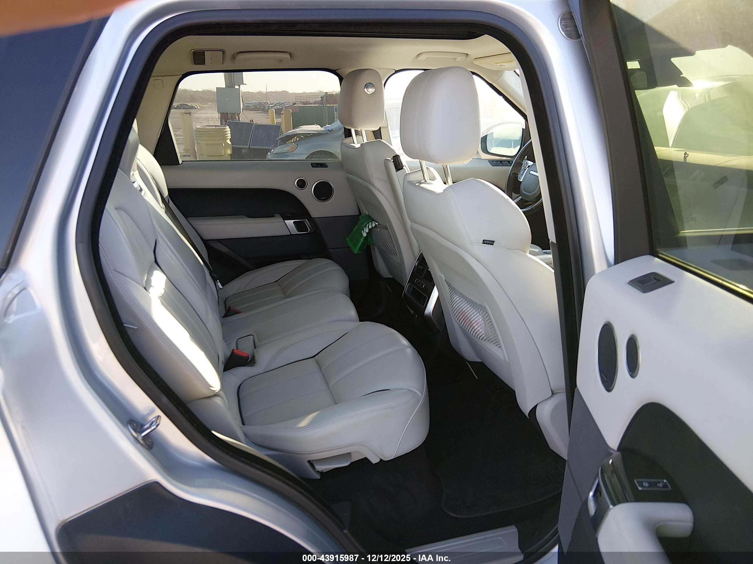 LAND ROVER image 8