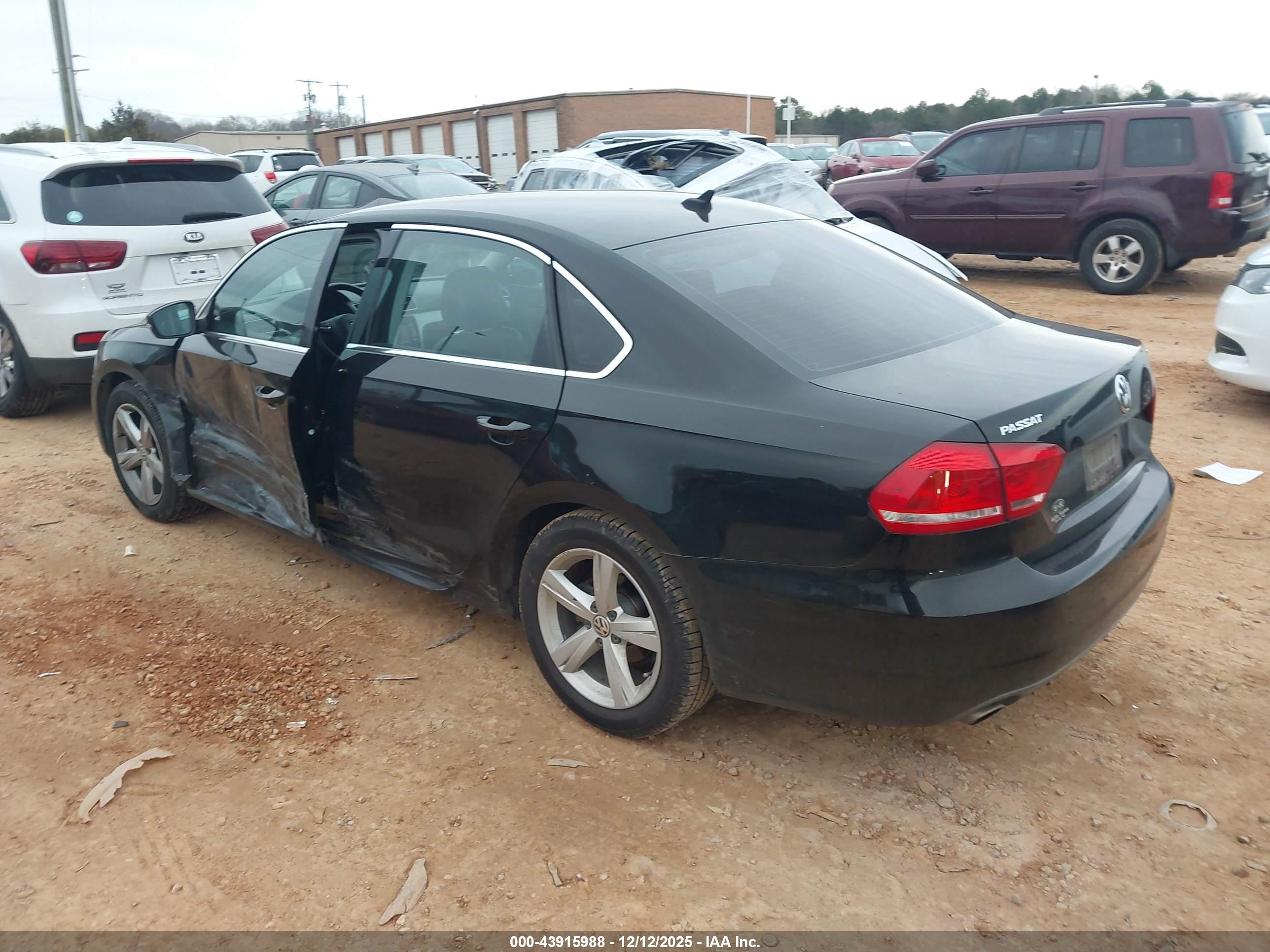 VOLKSWAGEN PASSAT image 3